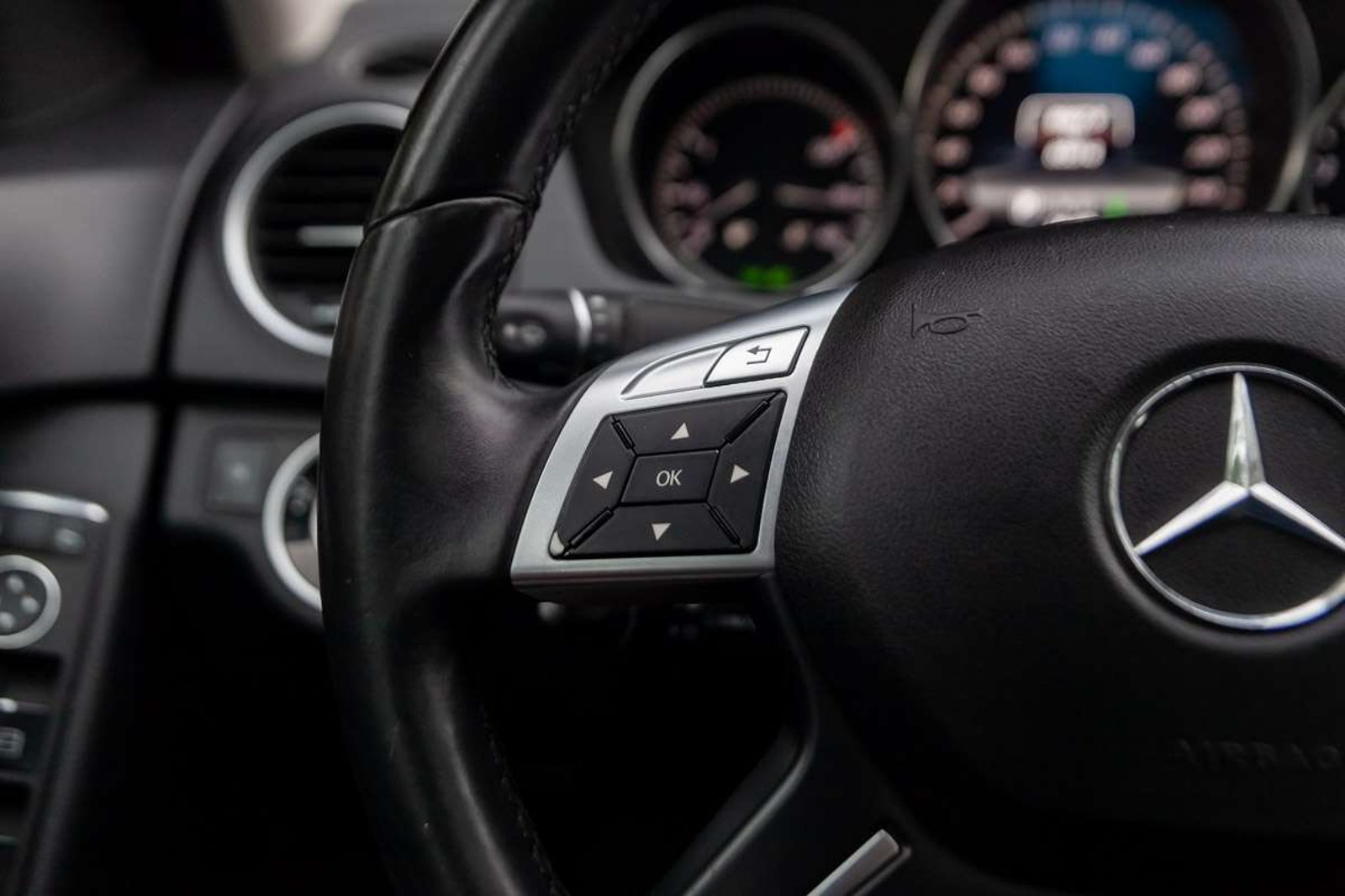 MERCEDES BENZ C200 2013 - Imagen 9 de 20