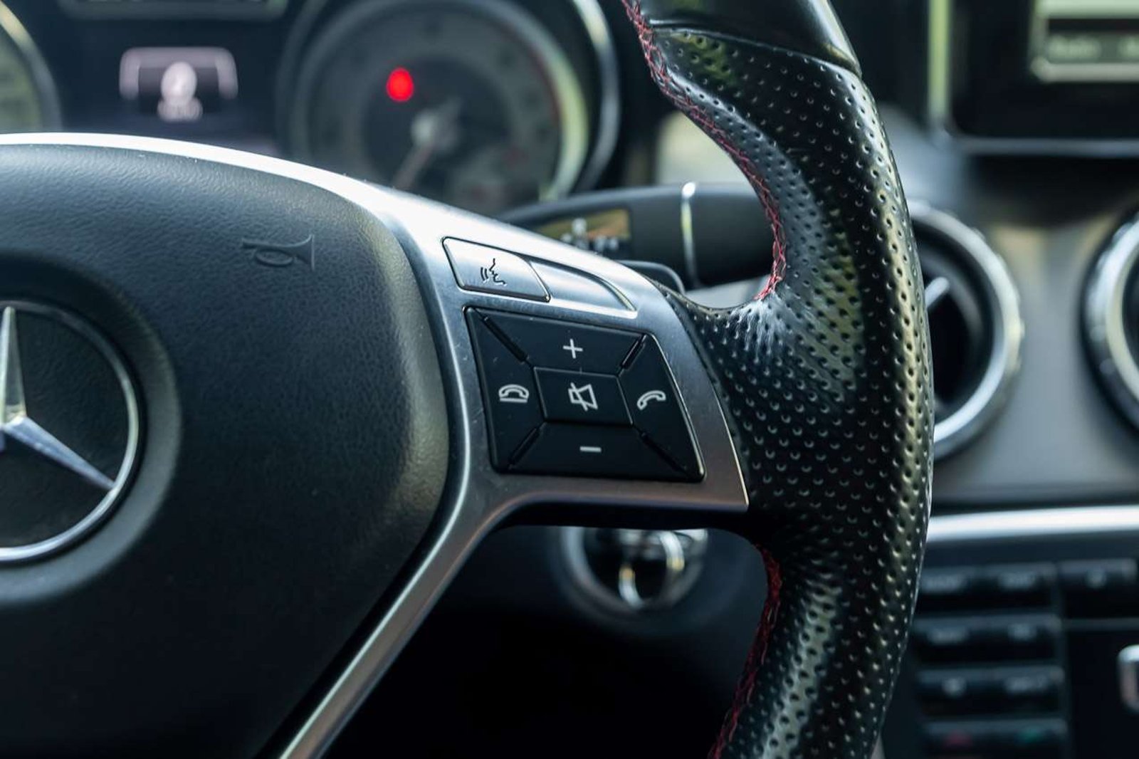 MERCEDES BENZ GLA 220 2016 - Imagen 9 de 16