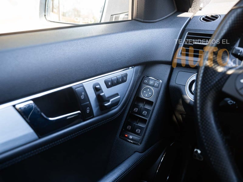 Mercedes-Benz C63 AMG 2011 - Imagen 15 de 20