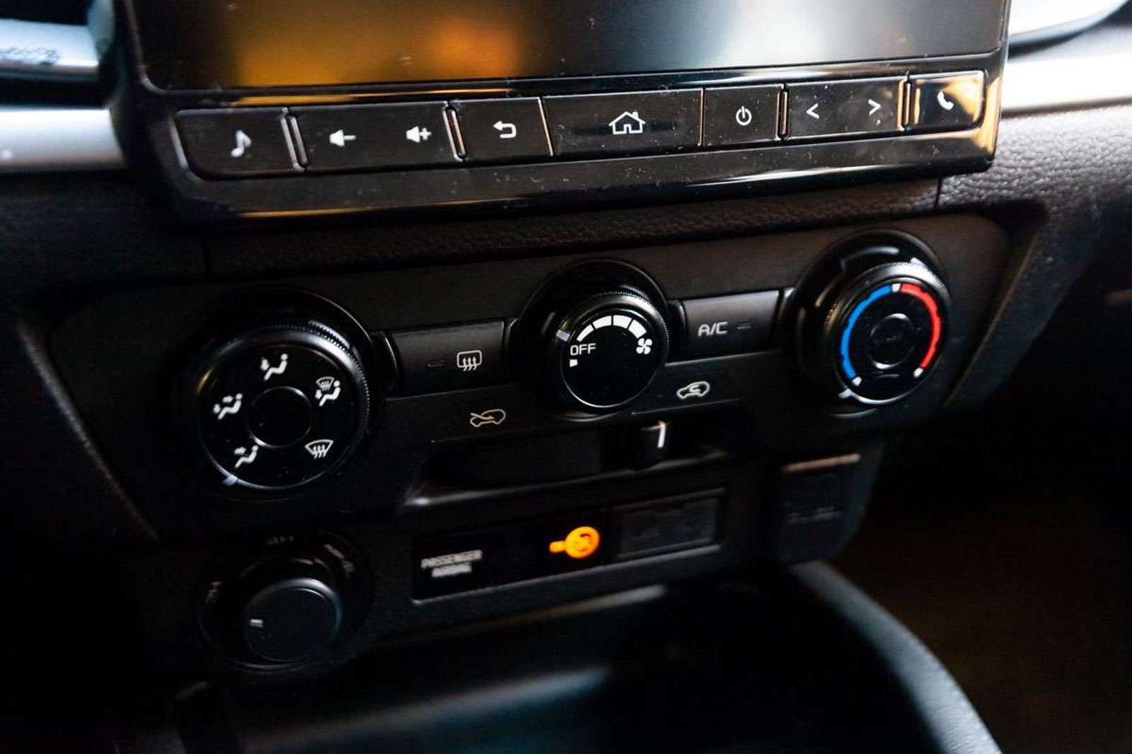 MAZDA BT-50 2023 - Imagen 14 de 20
