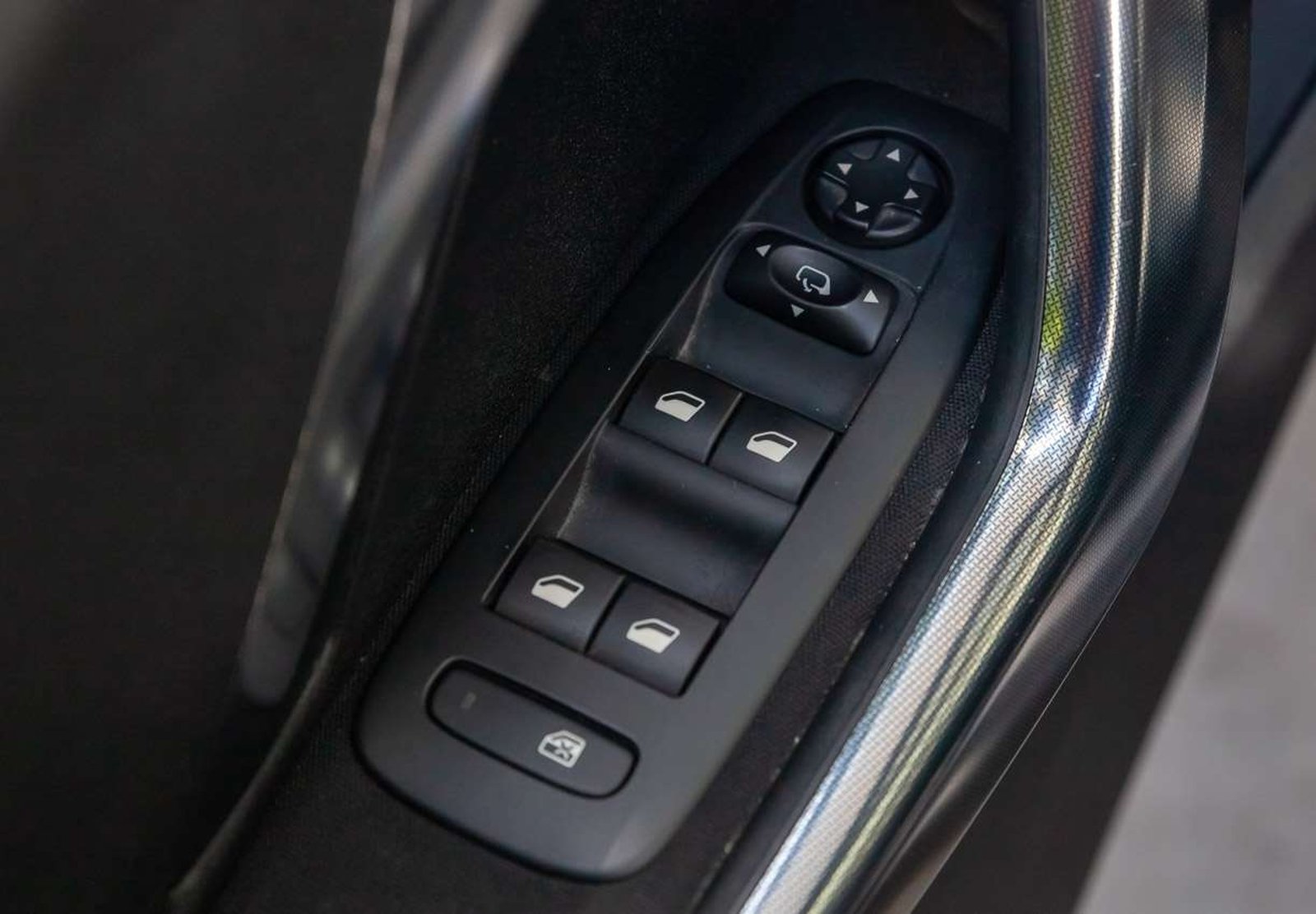 PEUGEOT 2008 2016 - Imagen 15 de 18