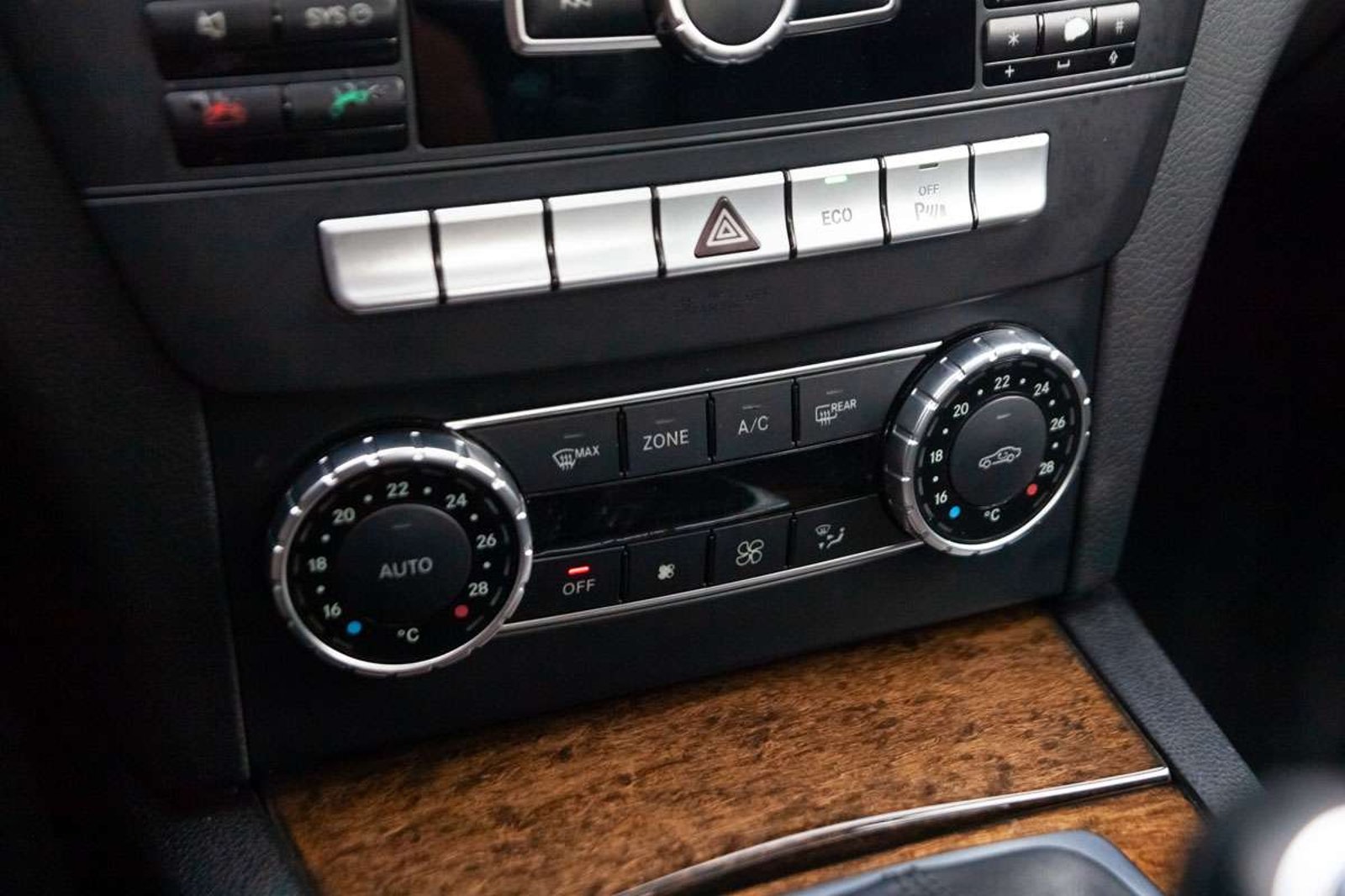 MERCEDES BENZ C200 2013 - Imagen 13 de 20
