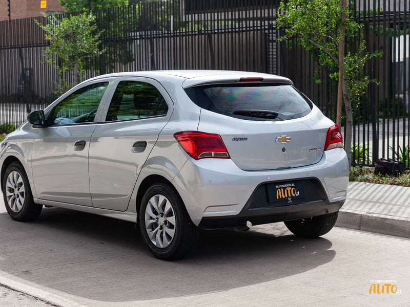Chevrolet Onix 2017 - Imagen 3 de 16