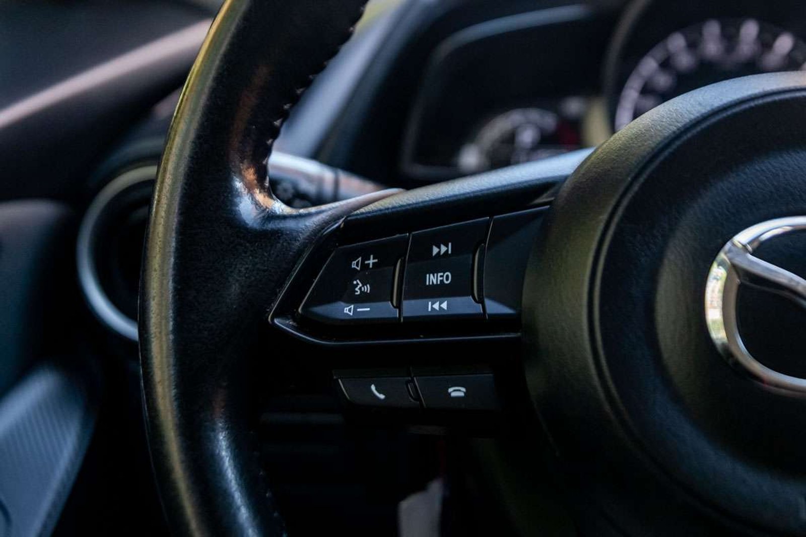 MAZDA 2 2019 - Imagen 9 de 17
