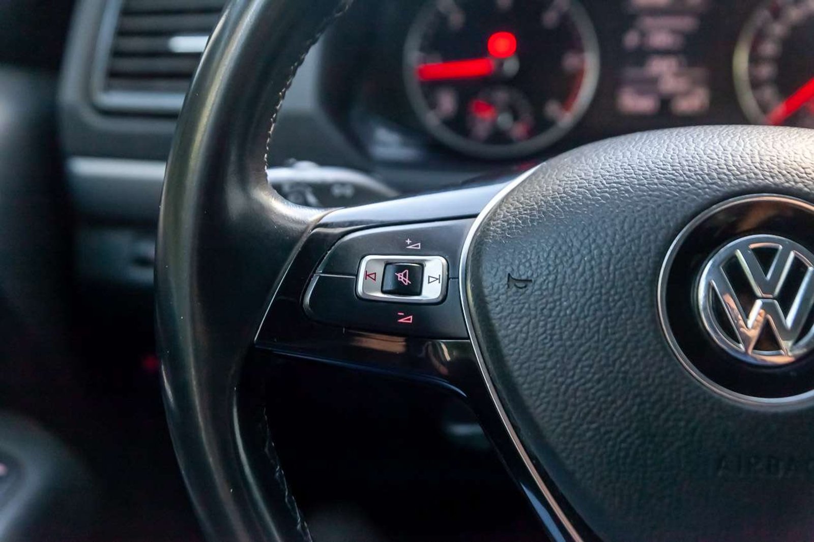 VOLKSWAGEN Amarok TDI 2022 - Imagen 9 de 17