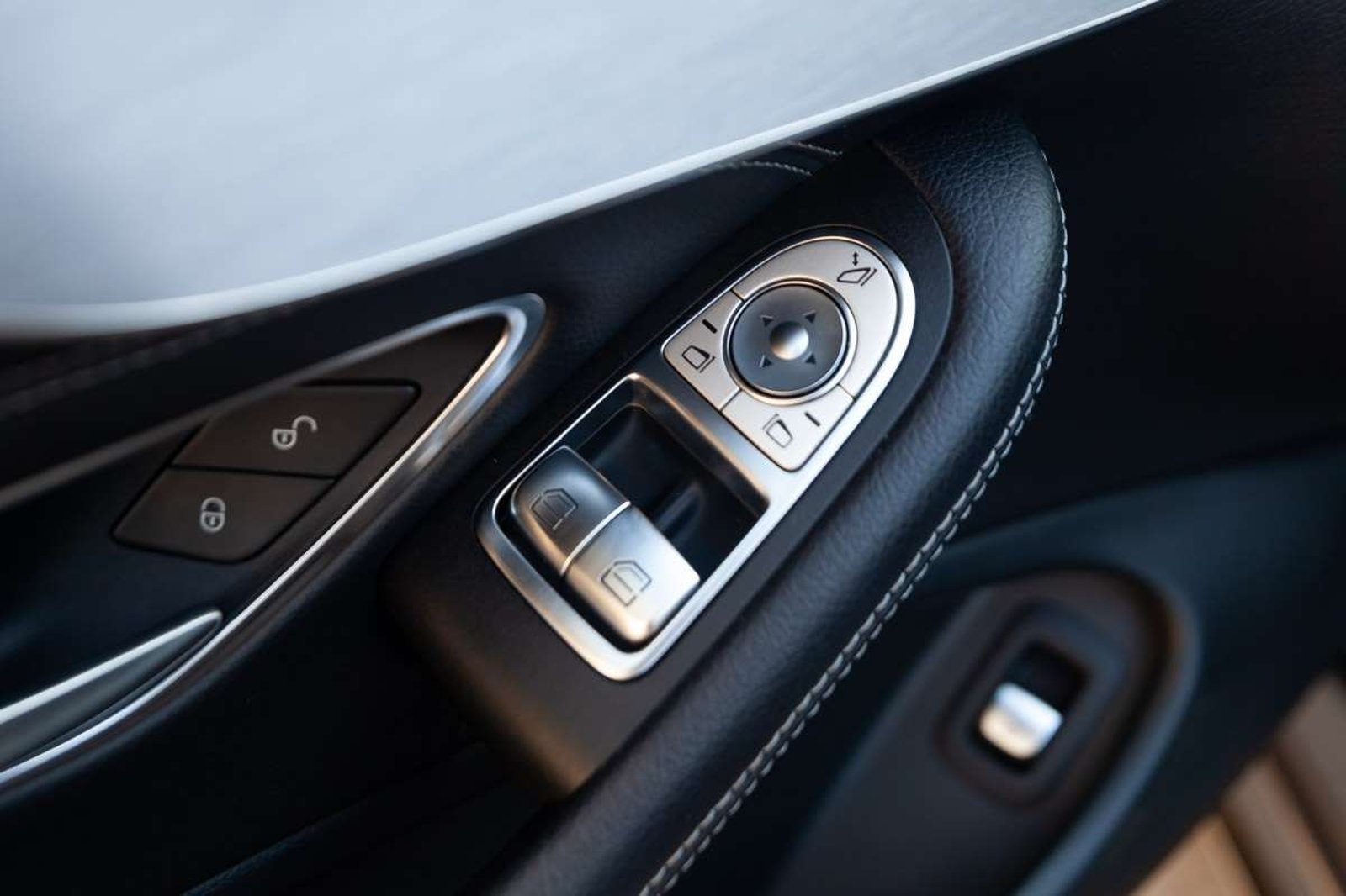 MERCEDES BENZ C300 2019 - Imagen 15 de 17
