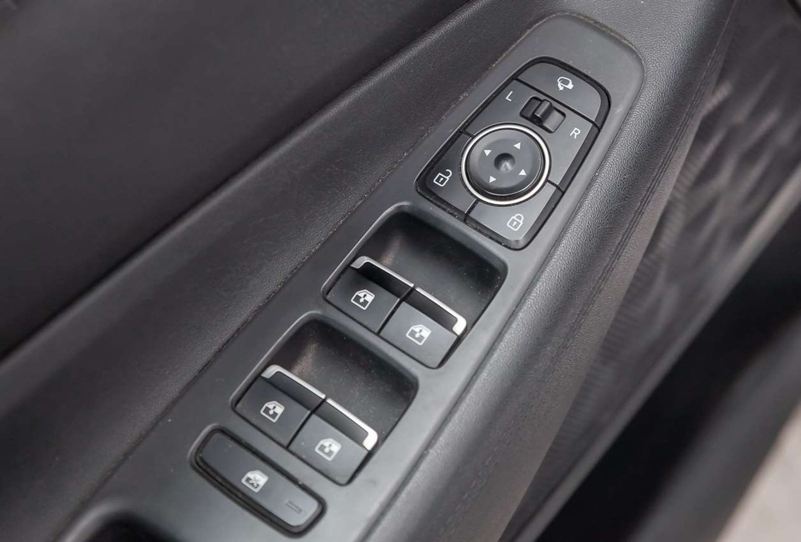 HYUNDAI Santa Fe 4X4 2022 - Imagen 15 de 19
