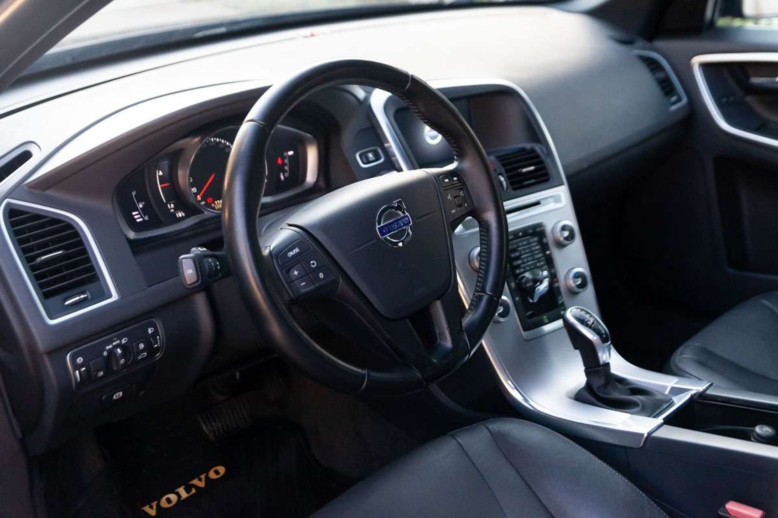 VOLVO XC60 2017 - Imagen 7 de 16
