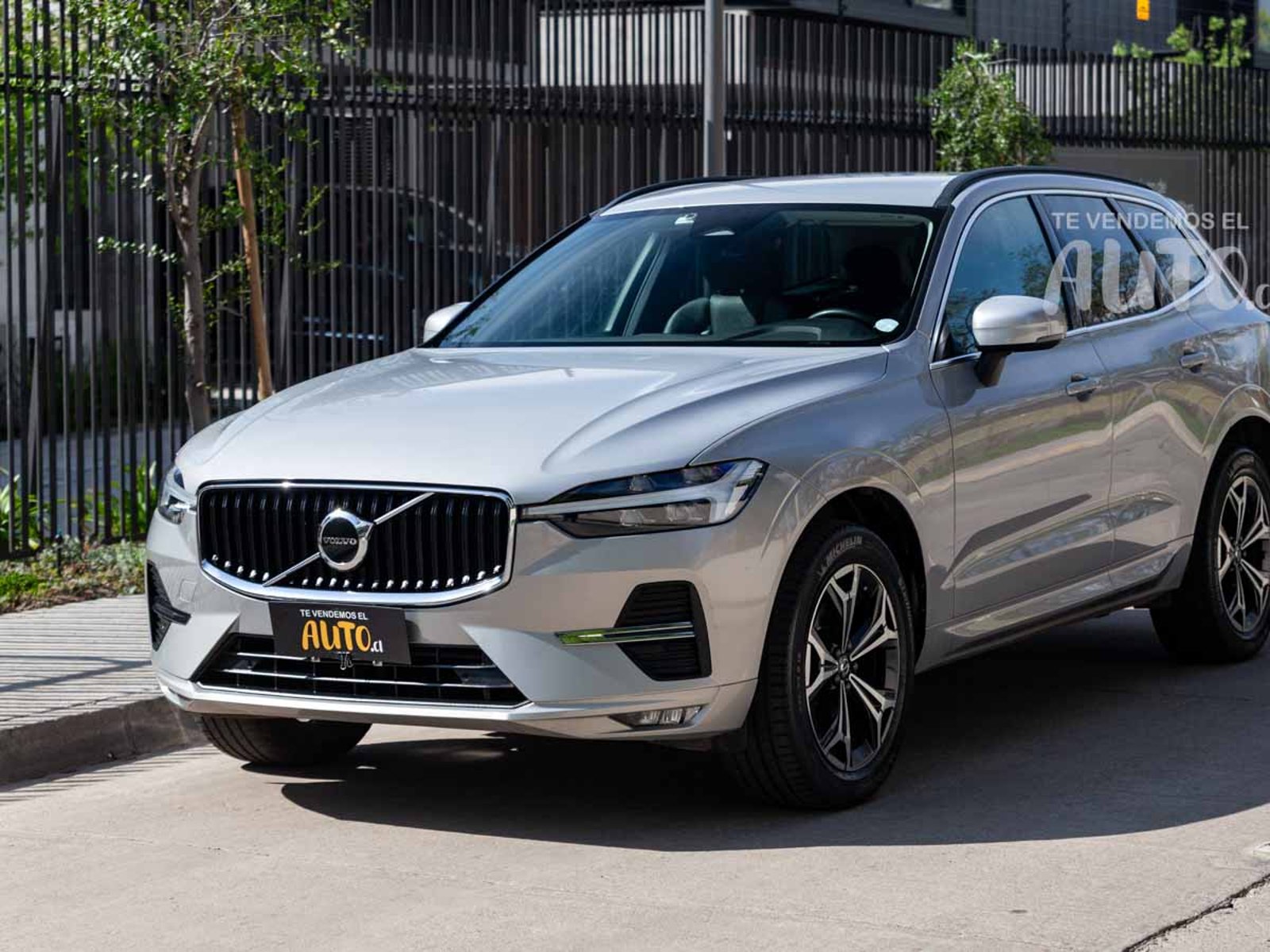 Volvo XC60 2022 - Foto 2 de 19