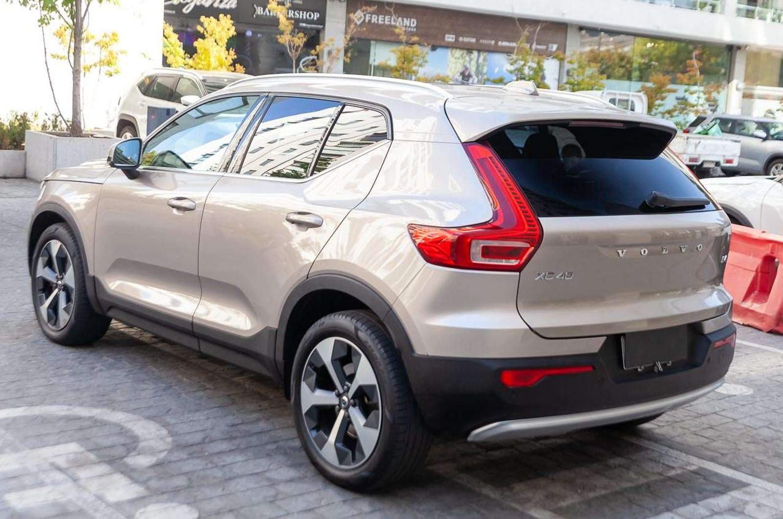 VOLVO XC40 2023 - Imagen 3 de 19