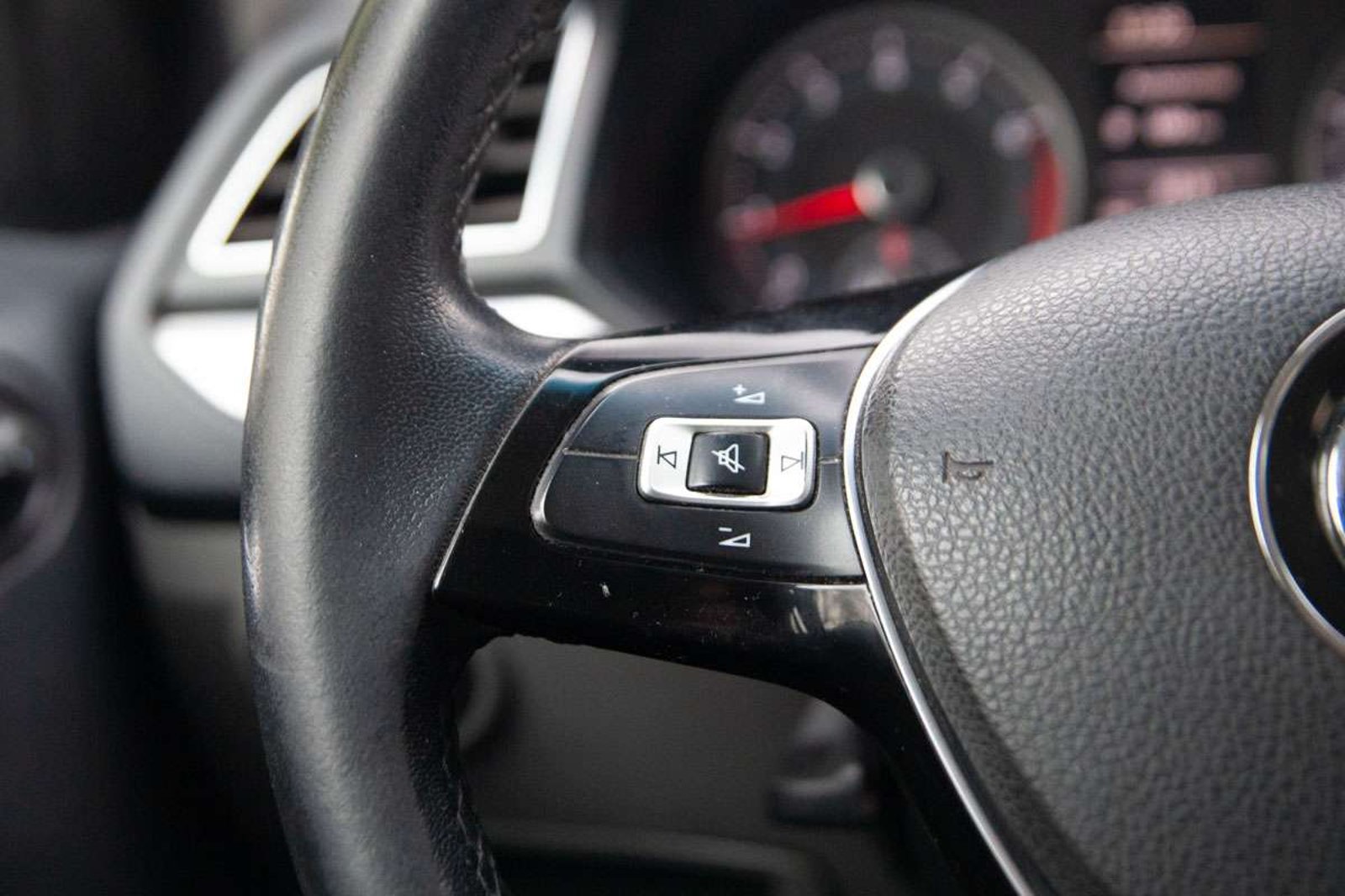 VOLKSWAGEN Gol 2018 - Imagen 8 de 17