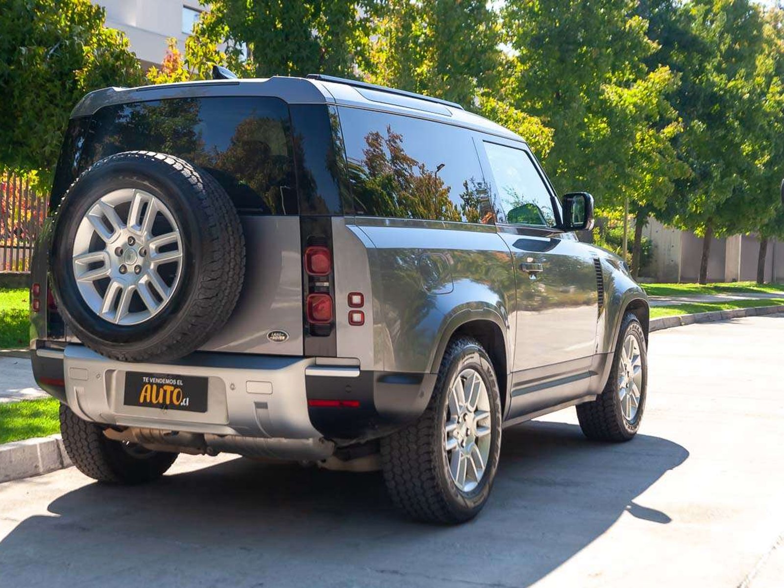 Land Rover Defender 2022 - Foto 5 de 18