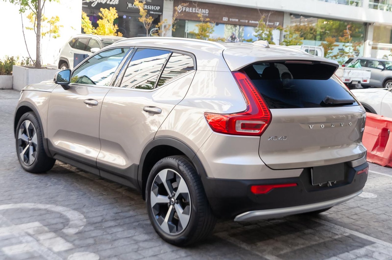 Volvo XC40 2023 - Imagen 3 de 19