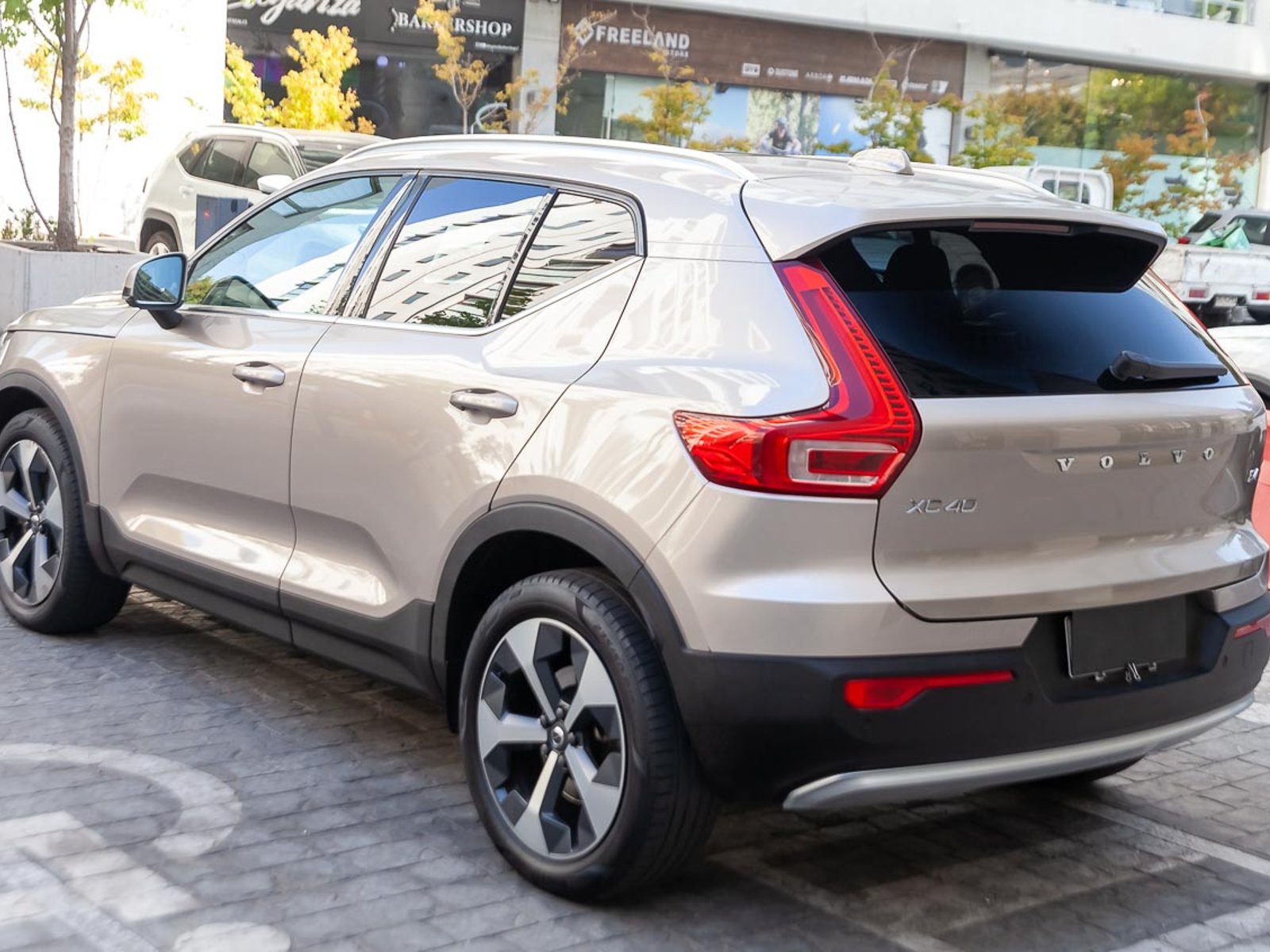 Volvo XC40 2023 - Foto 3 de 19
