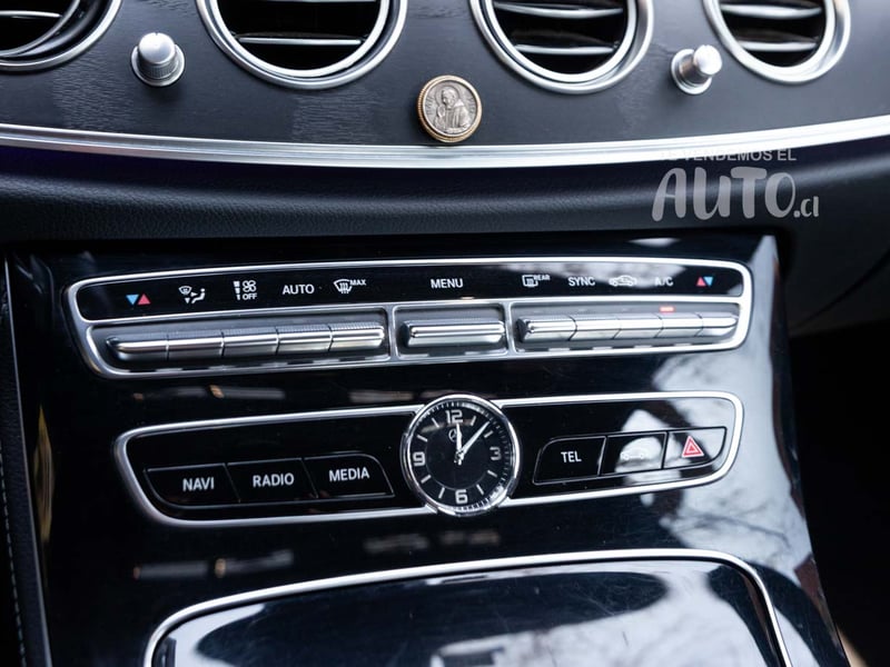 Mercedes-Benz E300 2018 - Imagen 13 de 19