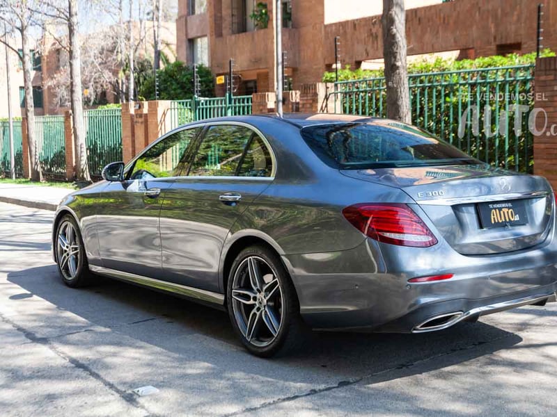 Mercedes-Benz E300 2018 - Imagen 3 de 19