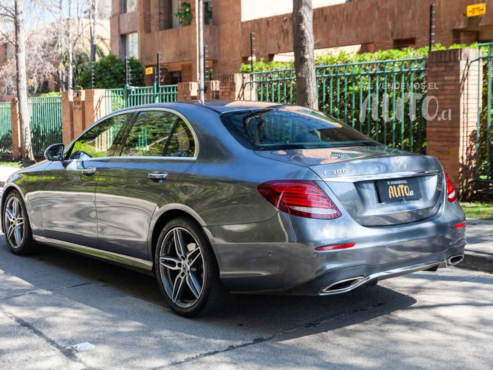 Mercedes-Benz E300 2018 - Foto 3 de 19