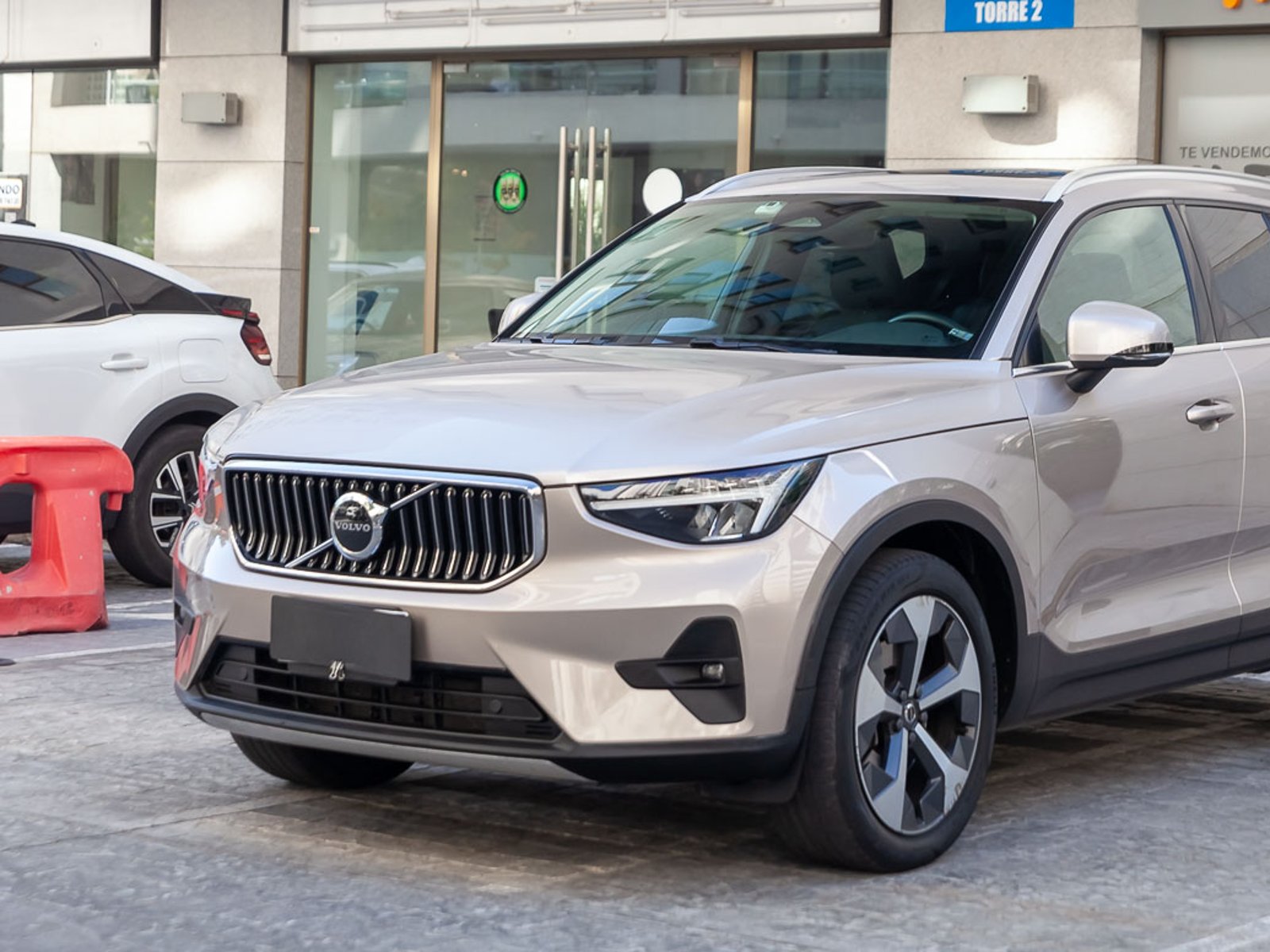 Volvo XC40 2023 - Foto 2 de 19