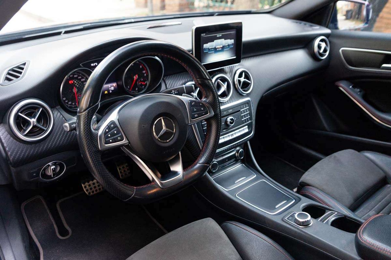 Mercedes-Benz A200D 2018 - Imagen 7 de 19