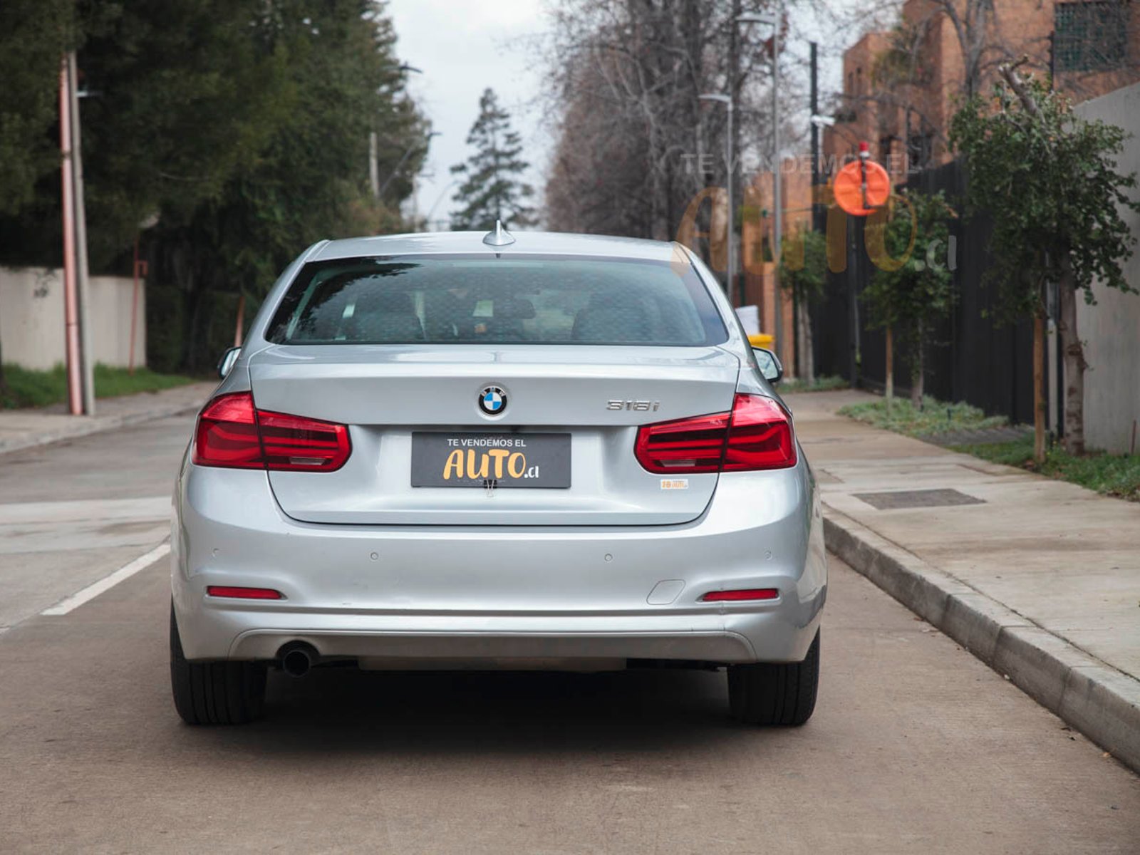 BMW 318i 2017 - Foto 4 de 19