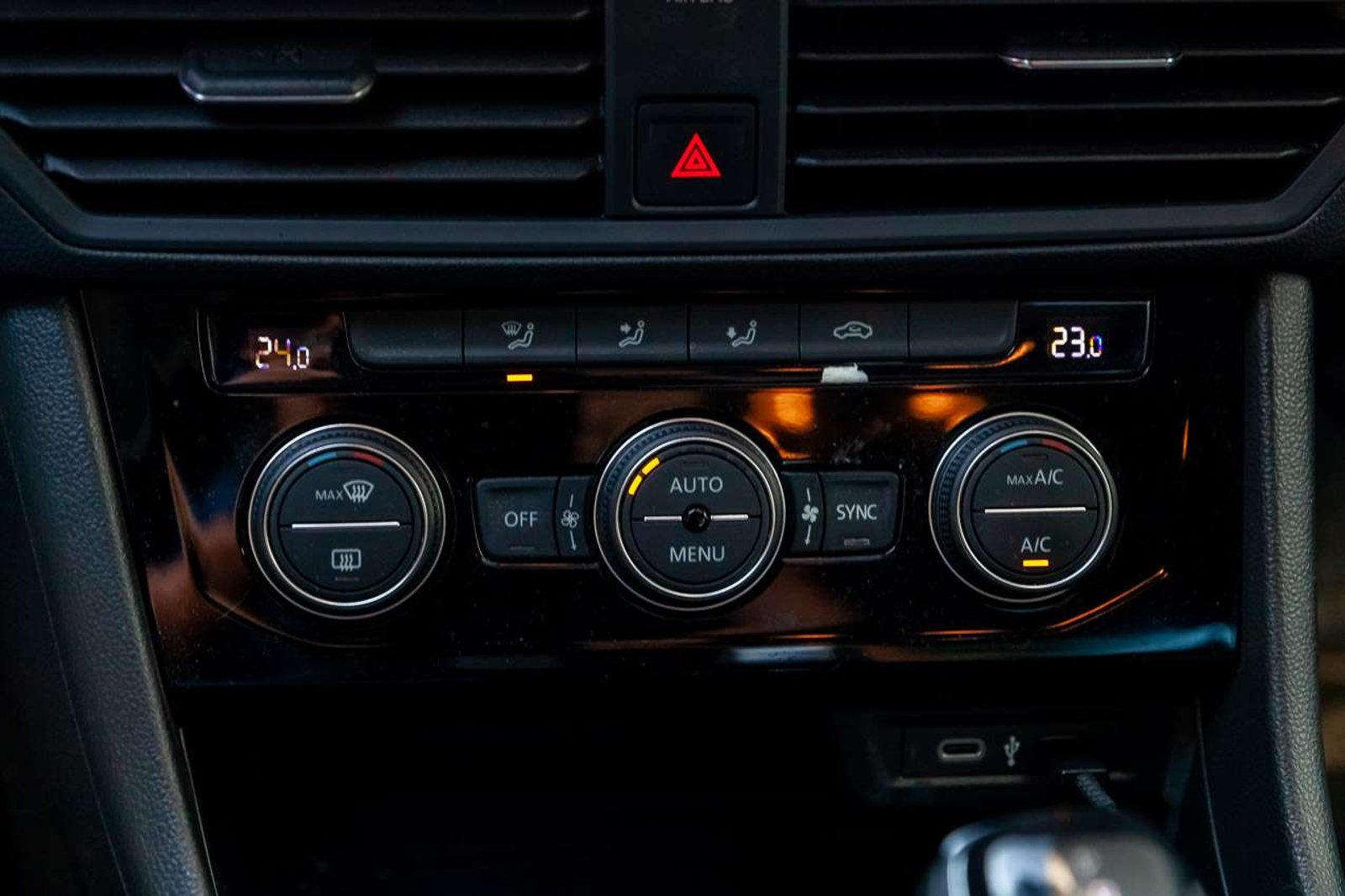 VOLKSWAGEN Jetta 2024 - Imagen 13 de 18