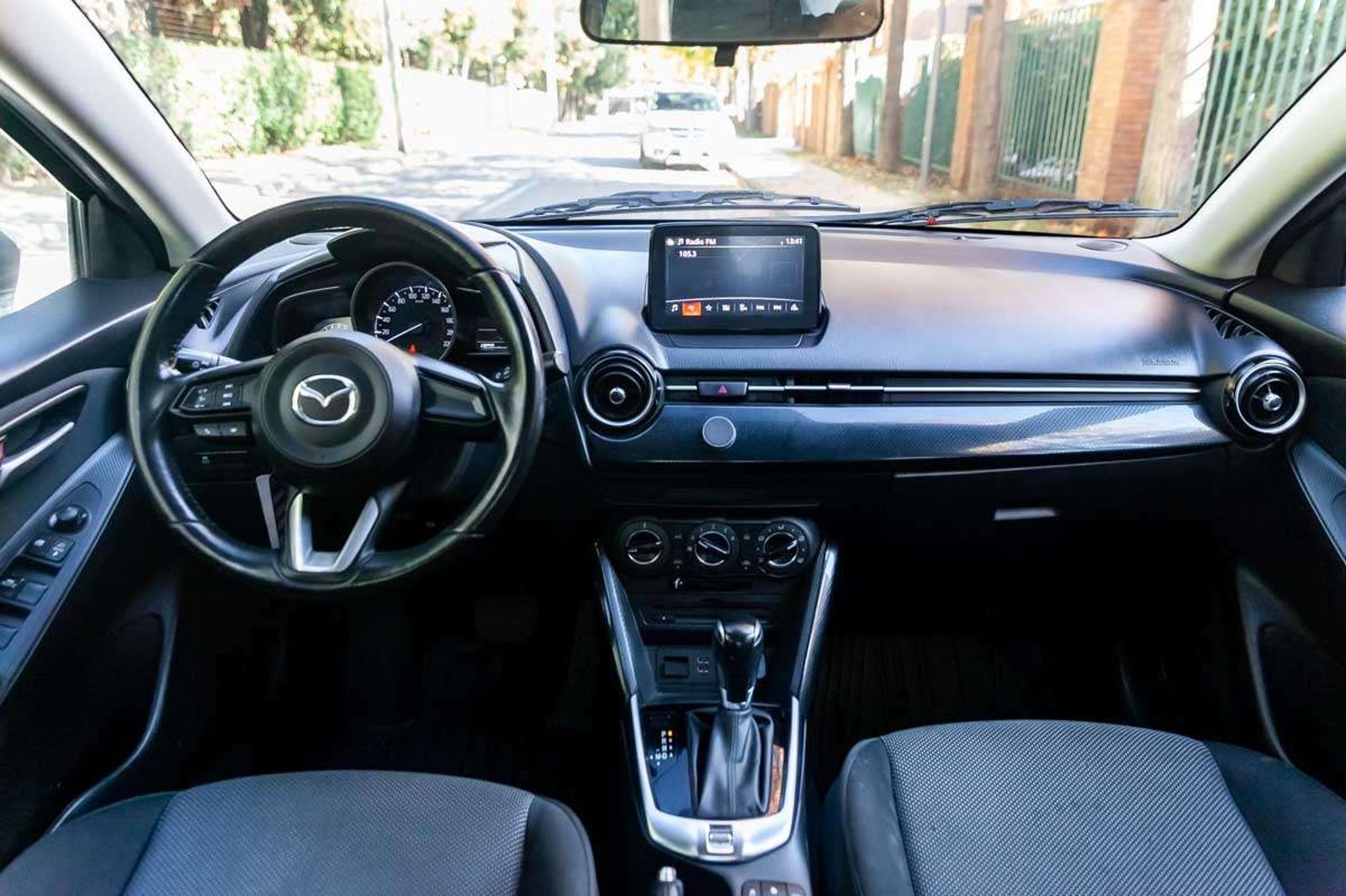 MAZDA 2 2019 - Imagen 15 de 17
