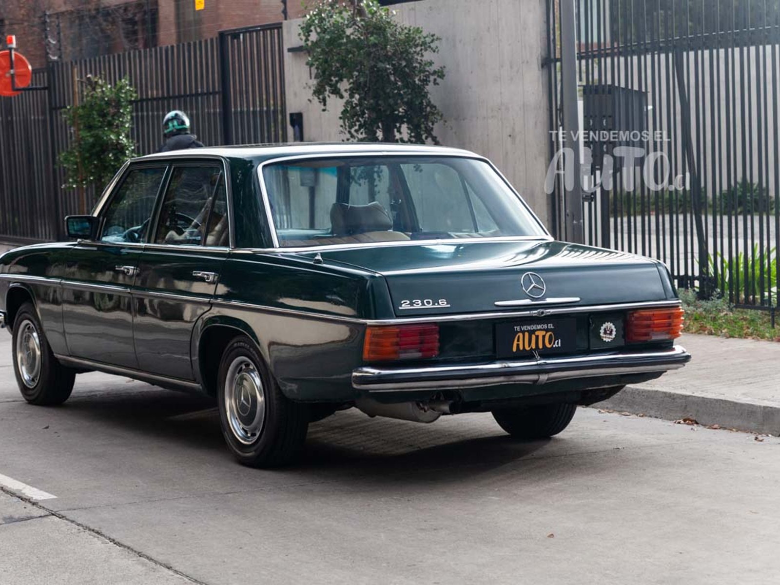 Mercedes-Benz 230 1975 - Foto 3 de 15