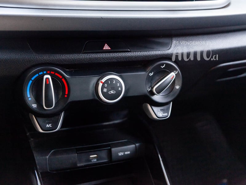 Kia Rio4 2022 - Imagen 13 de 18