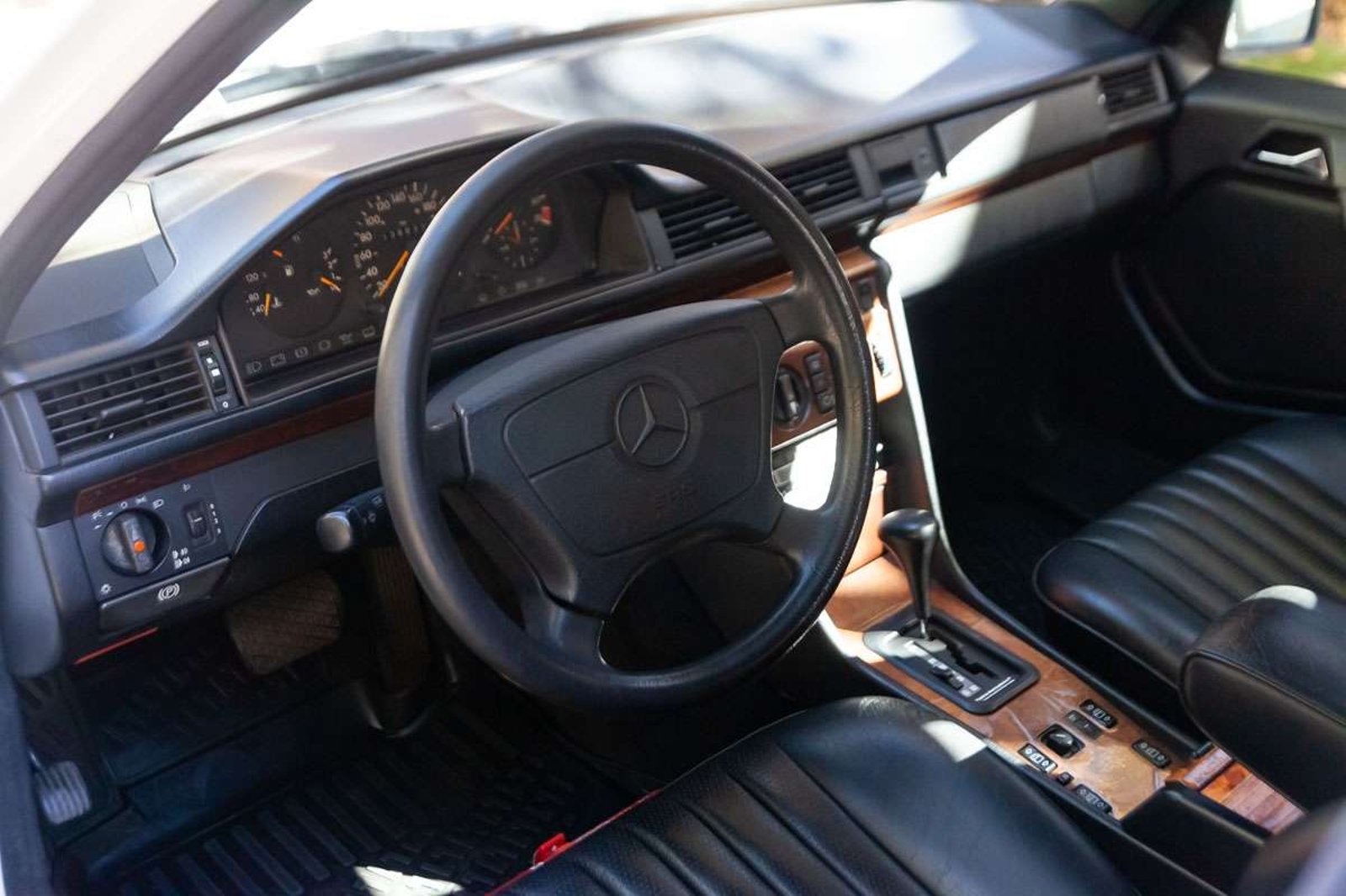 MERCEDES BENZ 320E 1993 - Imagen 7 de 17