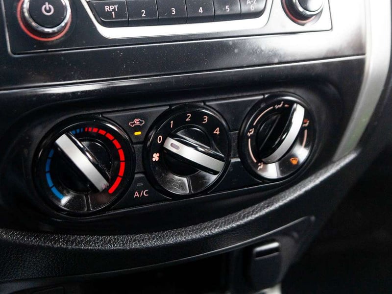 Nissan NP300 2016 - Imagen 10 de 15