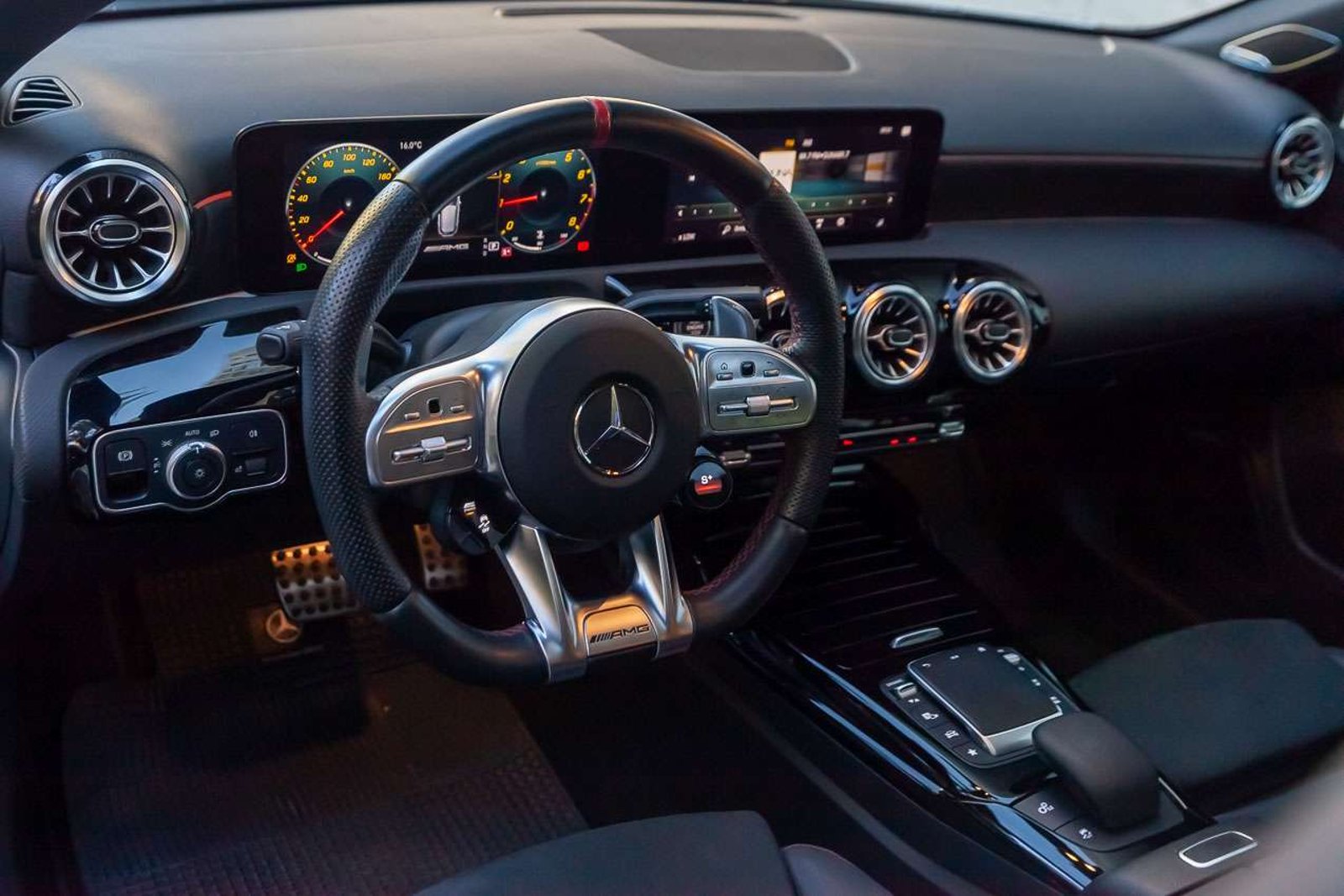 MERCEDES BENZ A35 2022 - Imagen 7 de 20