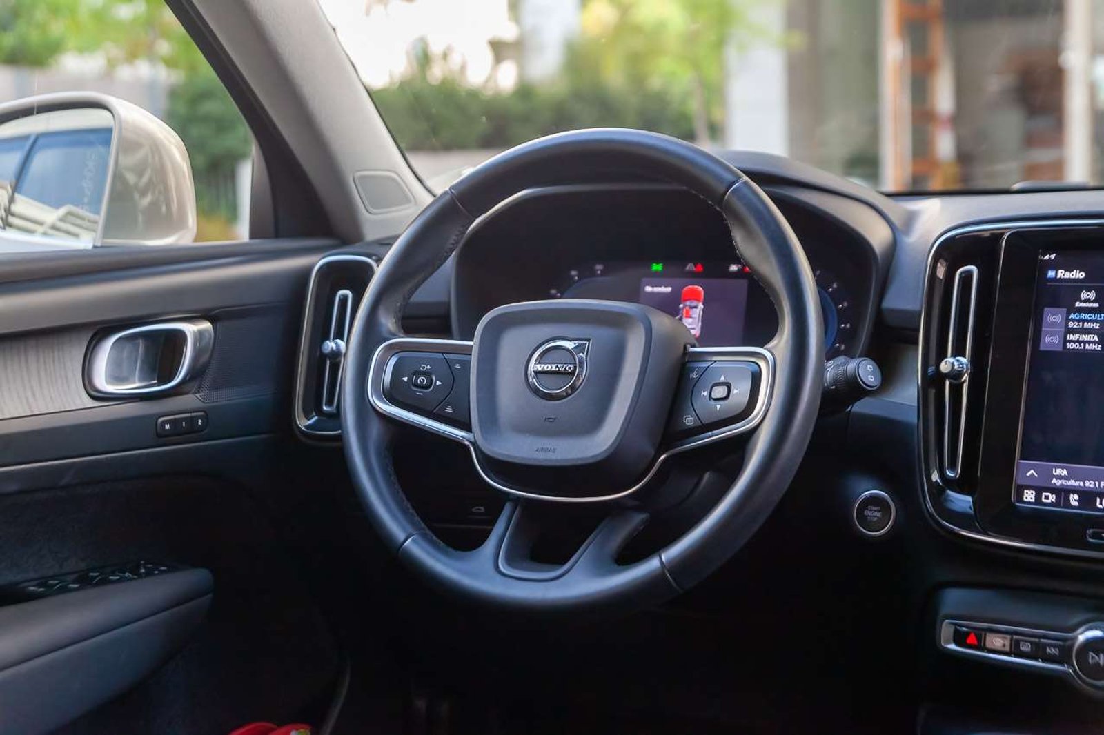 VOLVO XC40 2023 - Imagen 18 de 19