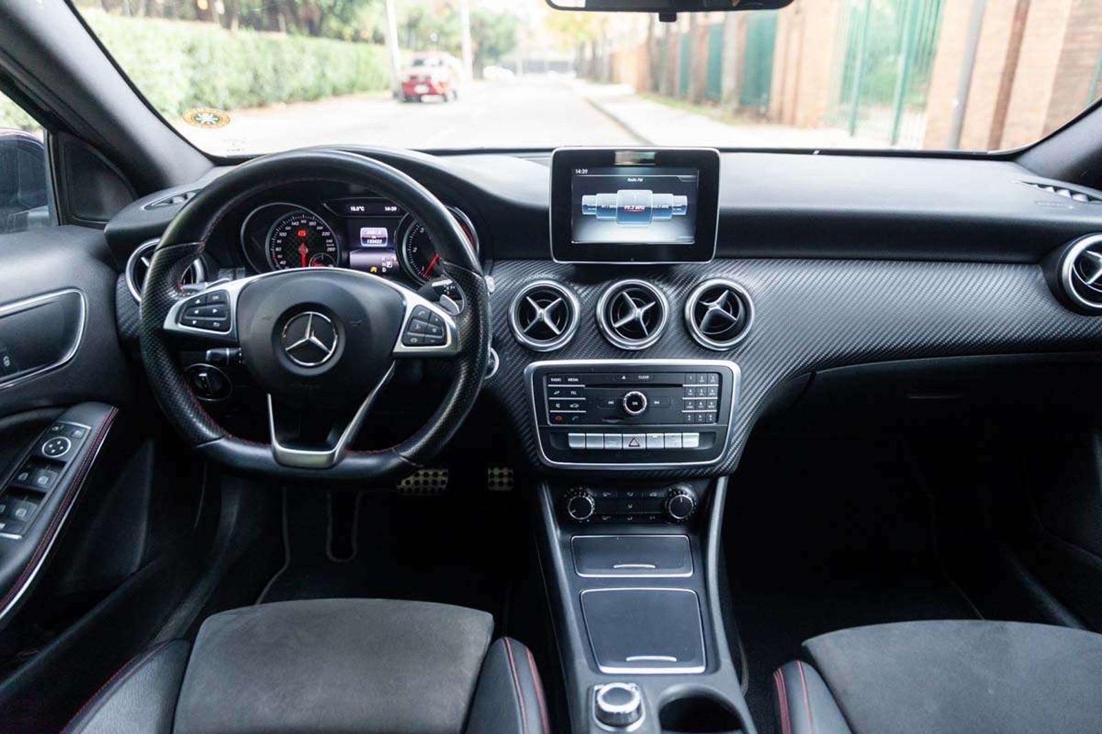 Mercedes-Benz A200D 2018 - Imagen 18 de 19