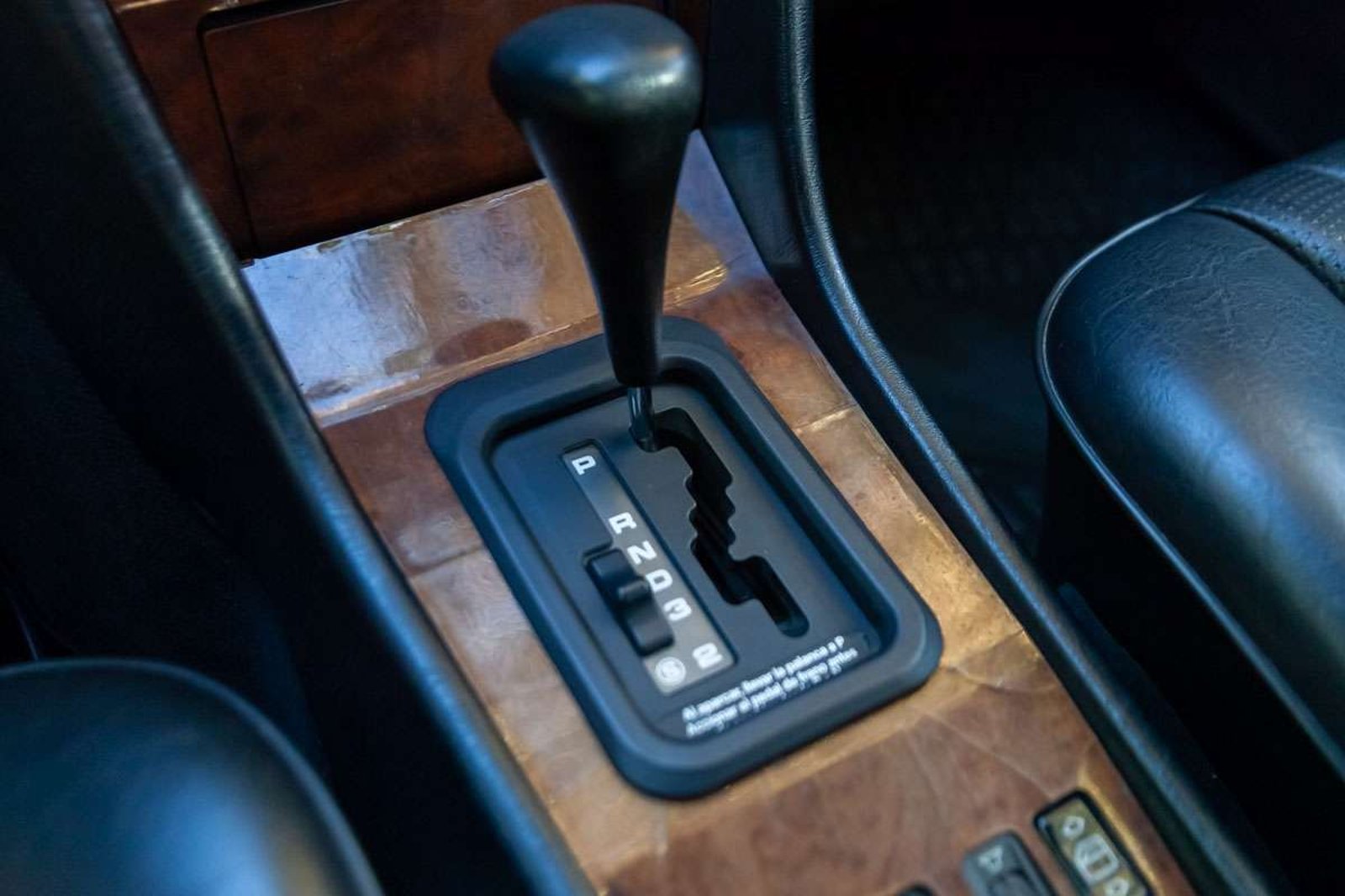 MERCEDES BENZ 320E 1993 - Imagen 12 de 17