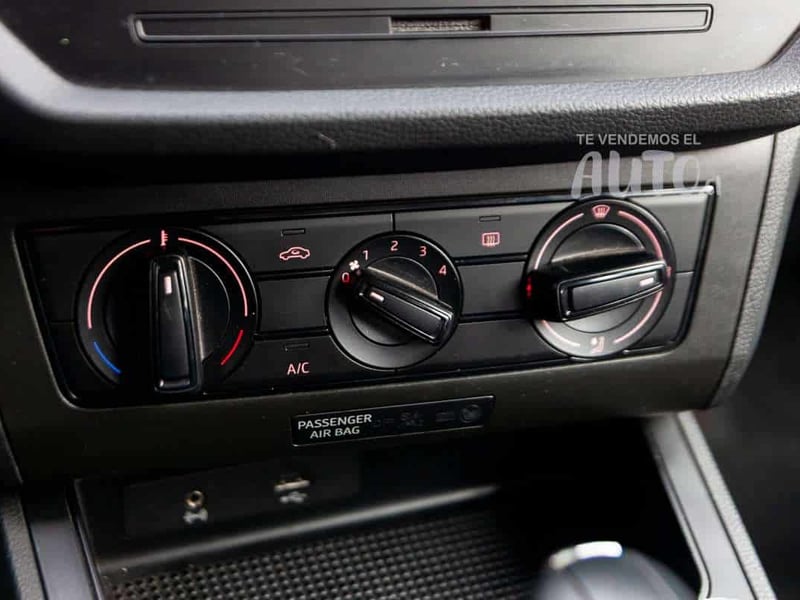 SEAT Arona 2020 - Imagen 13 de 18
