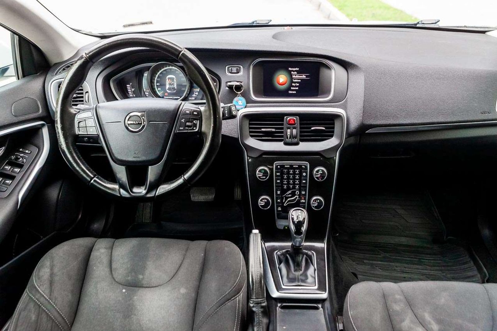 VOLVO V40 2019 - Imagen 18 de 19