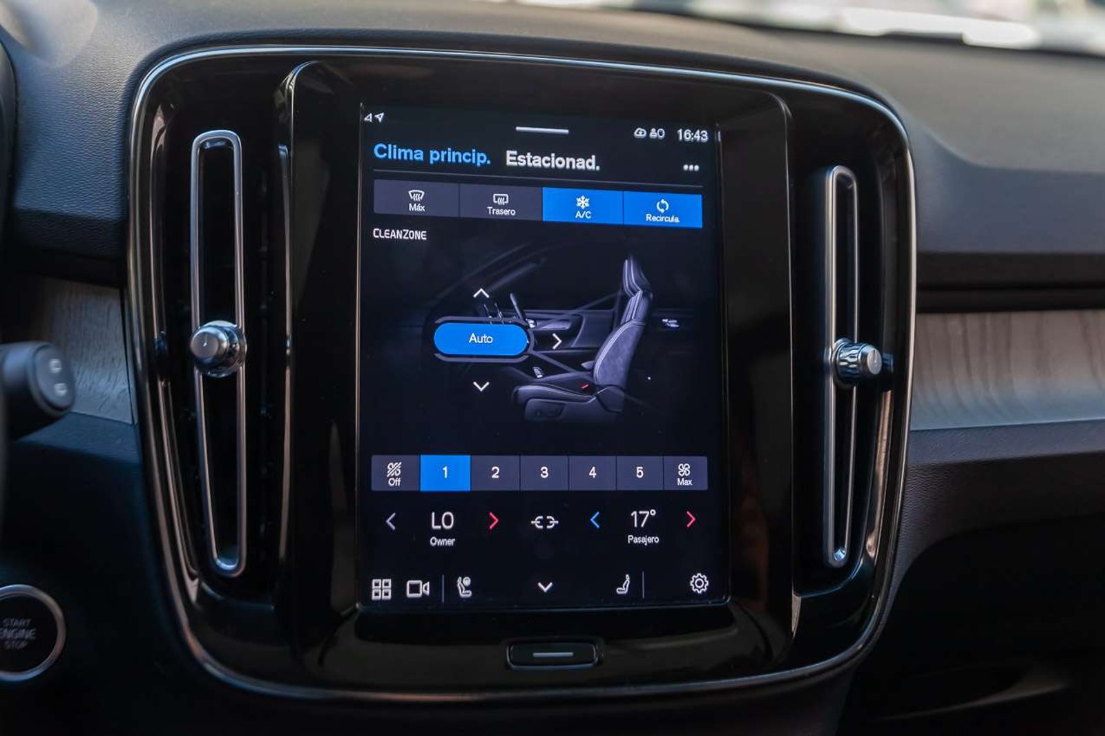 VOLVO XC40 2023 - Imagen 14 de 19