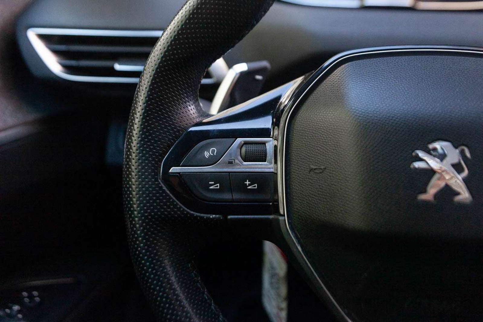 PEUGEOT 5008 2021 - Imagen 9 de 18