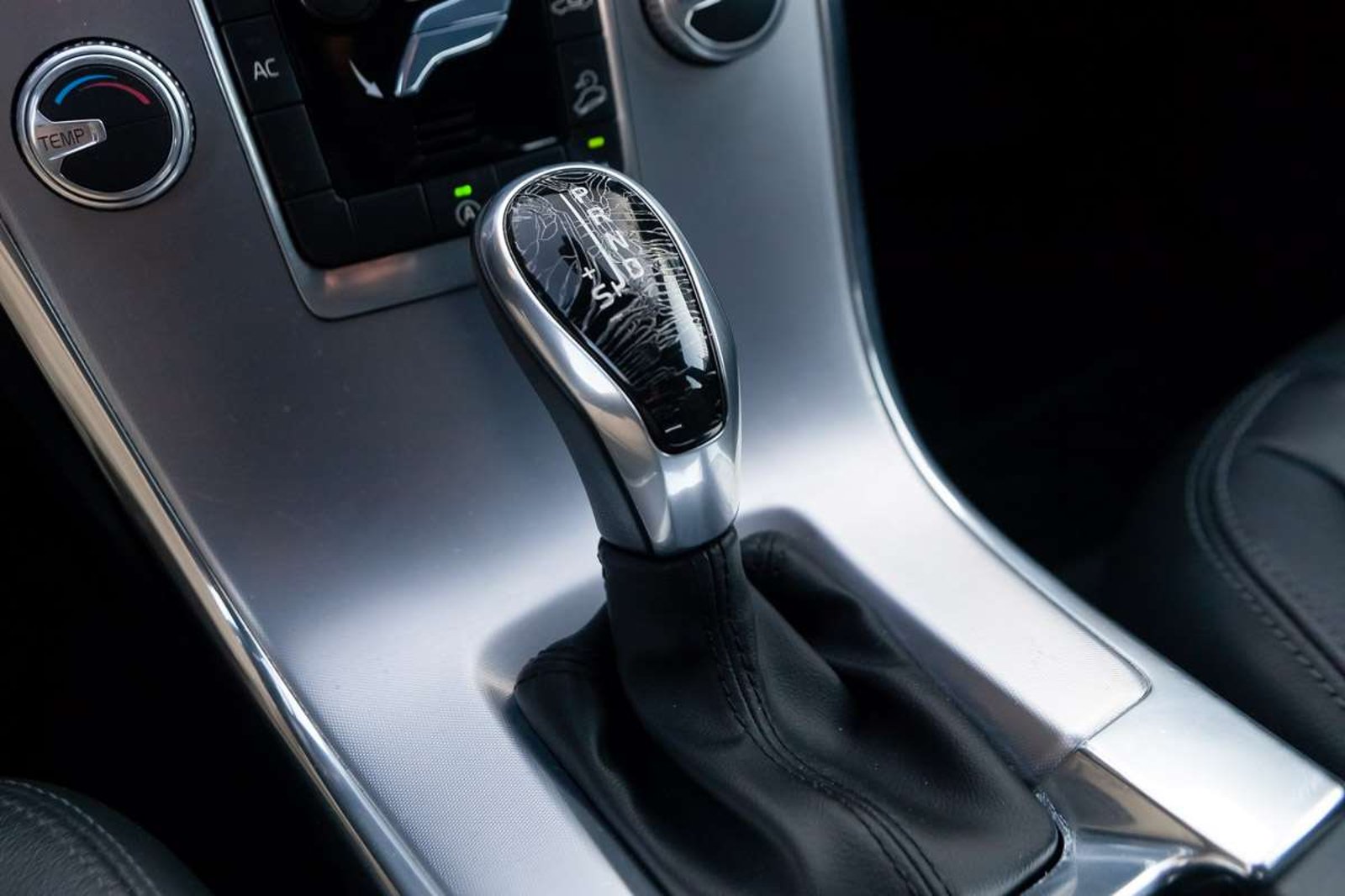 VOLVO XC60 2017 - Imagen 13 de 16