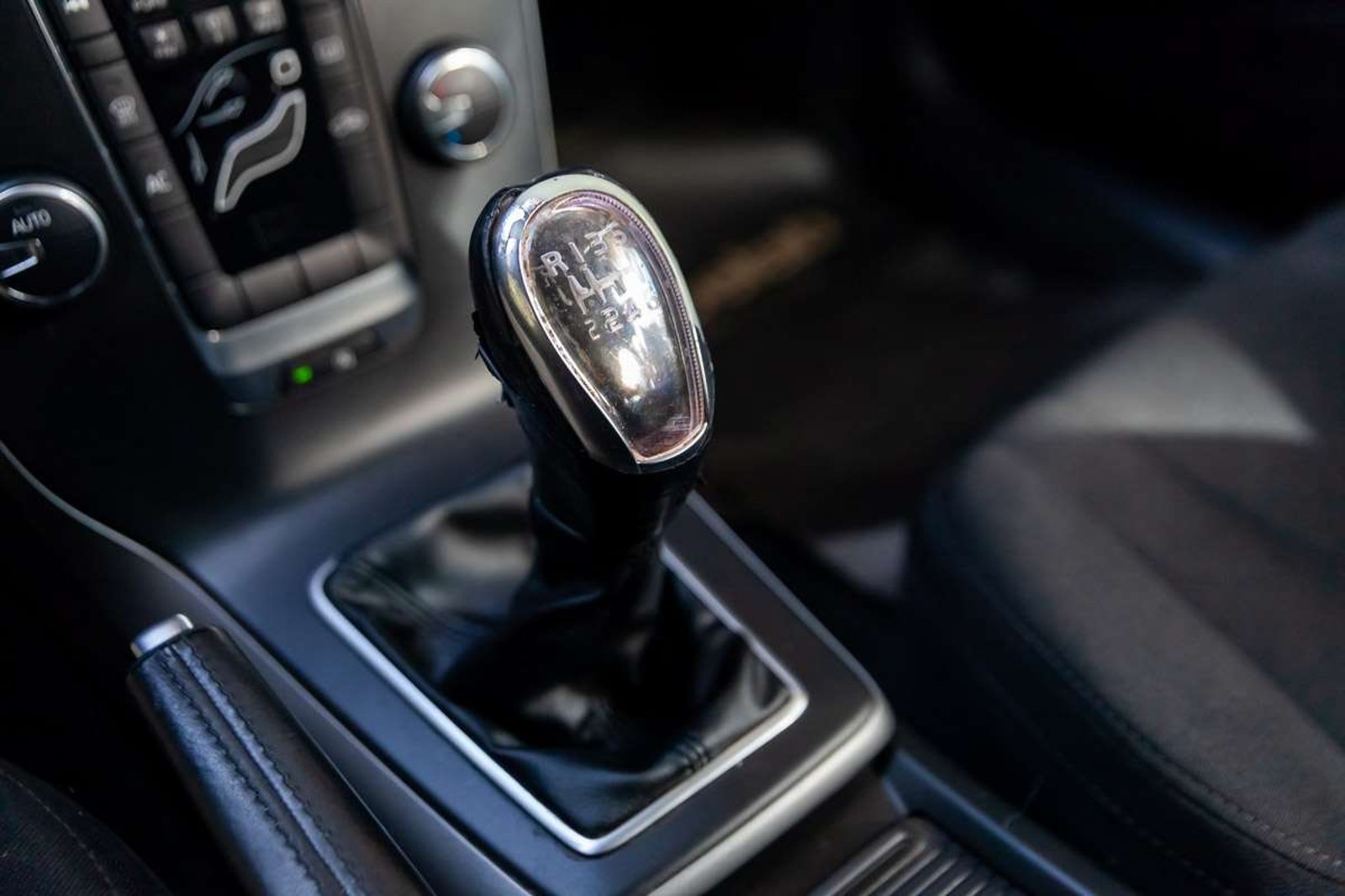 VOLVO V40 2013 - Imagen 13 de 17