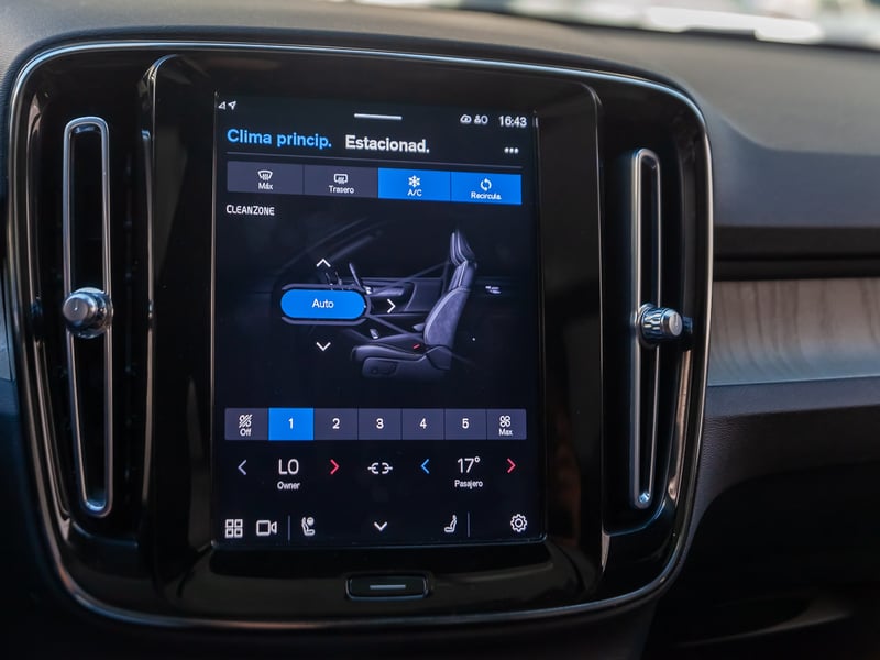Volvo XC40 2023 - Imagen 14 de 19