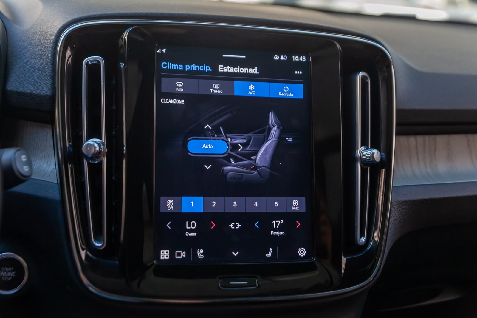 Volvo XC40 2023 - Imagen 14 de 19