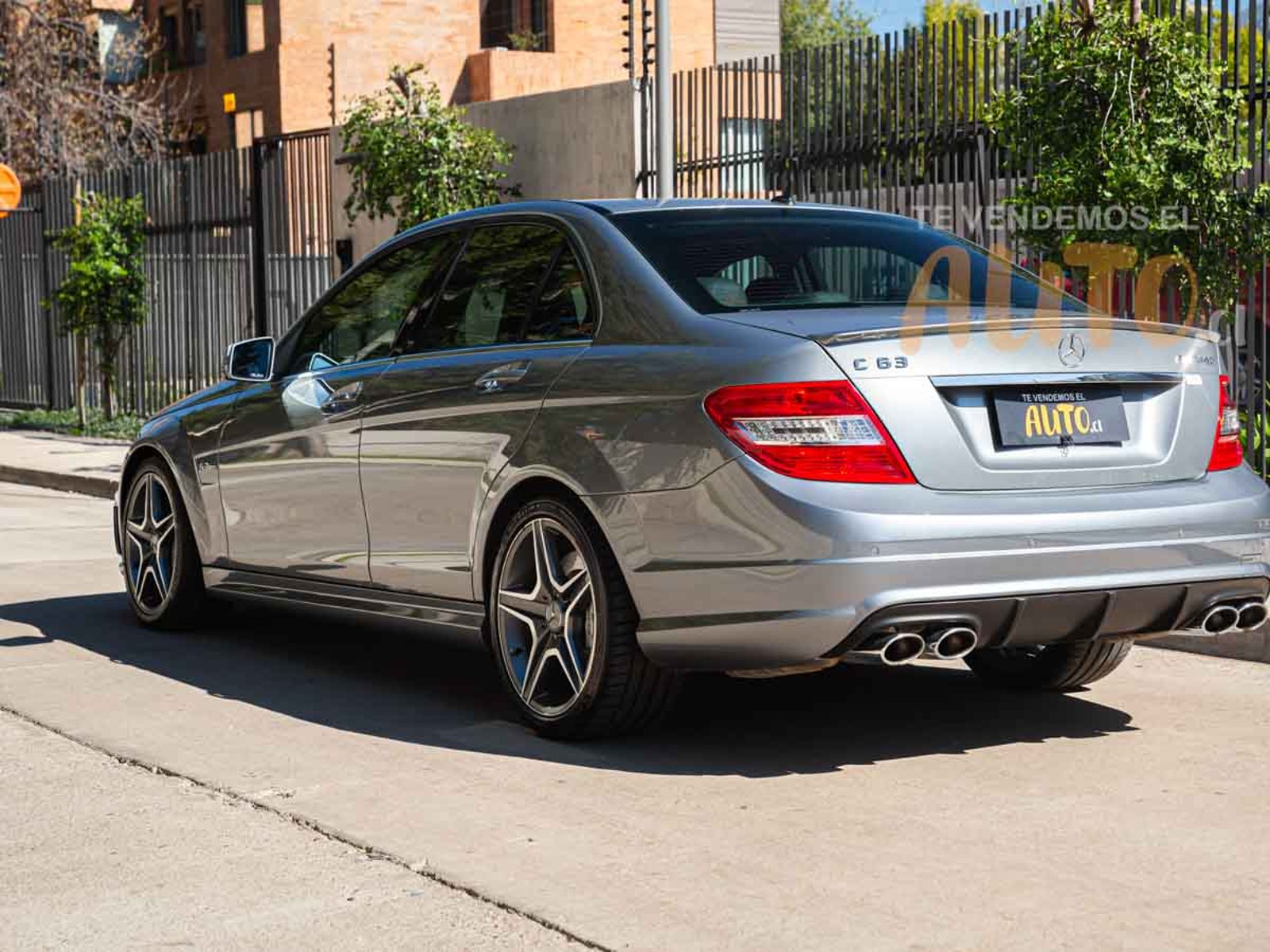 Mercedes-Benz C63 AMG 2011 - Foto 4 de 20