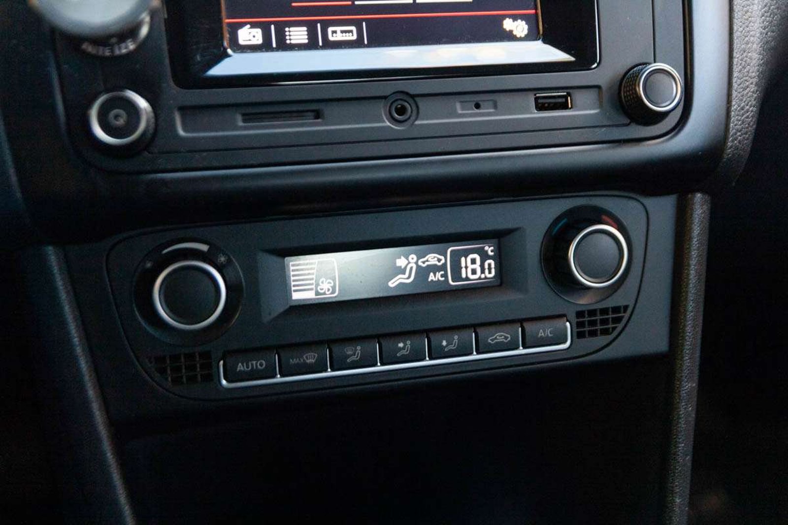 VOLKSWAGEN Polo 2017 - Imagen 12 de 17