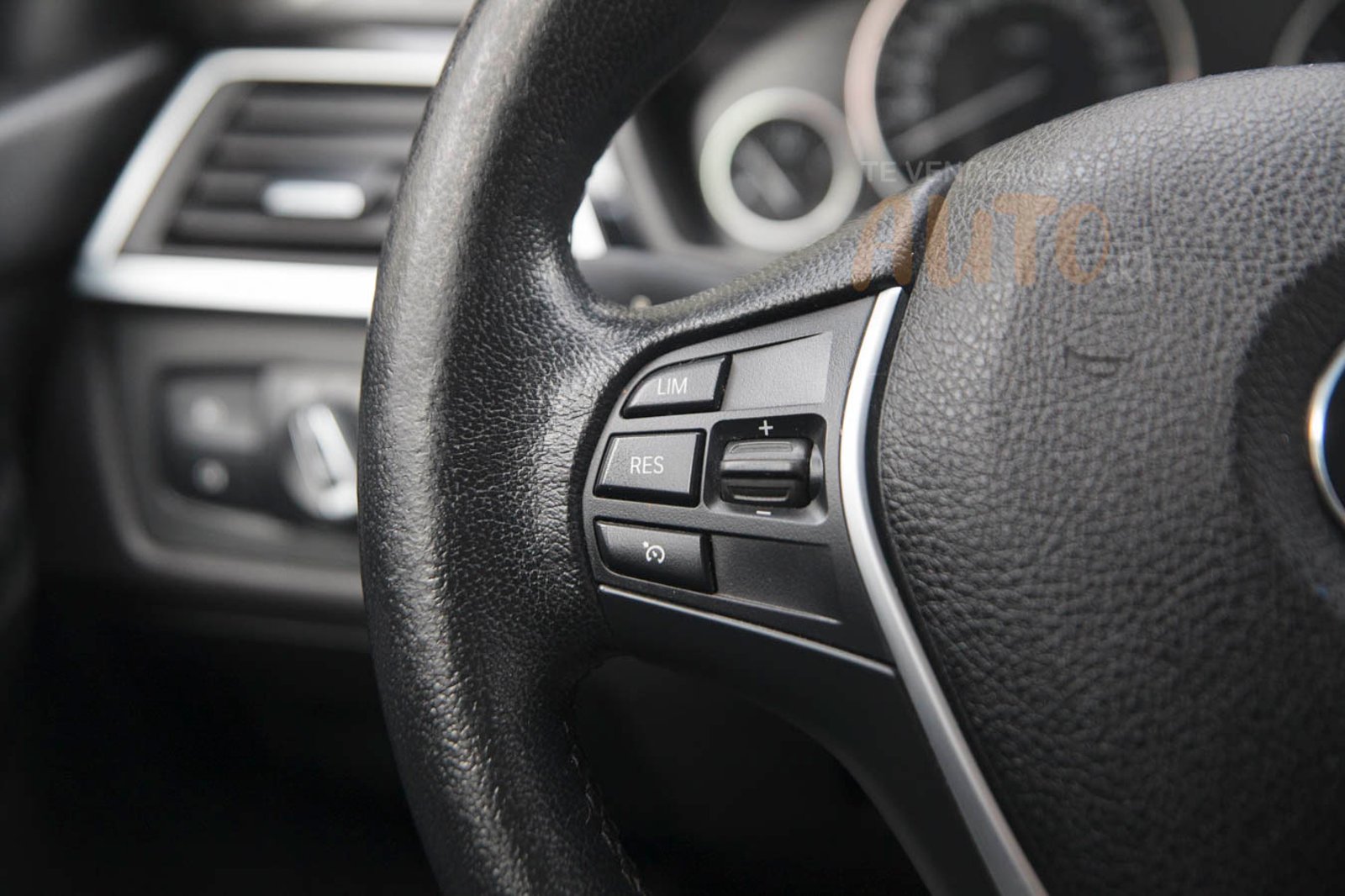 BMW 318i 2017 - Imagen 10 de 19