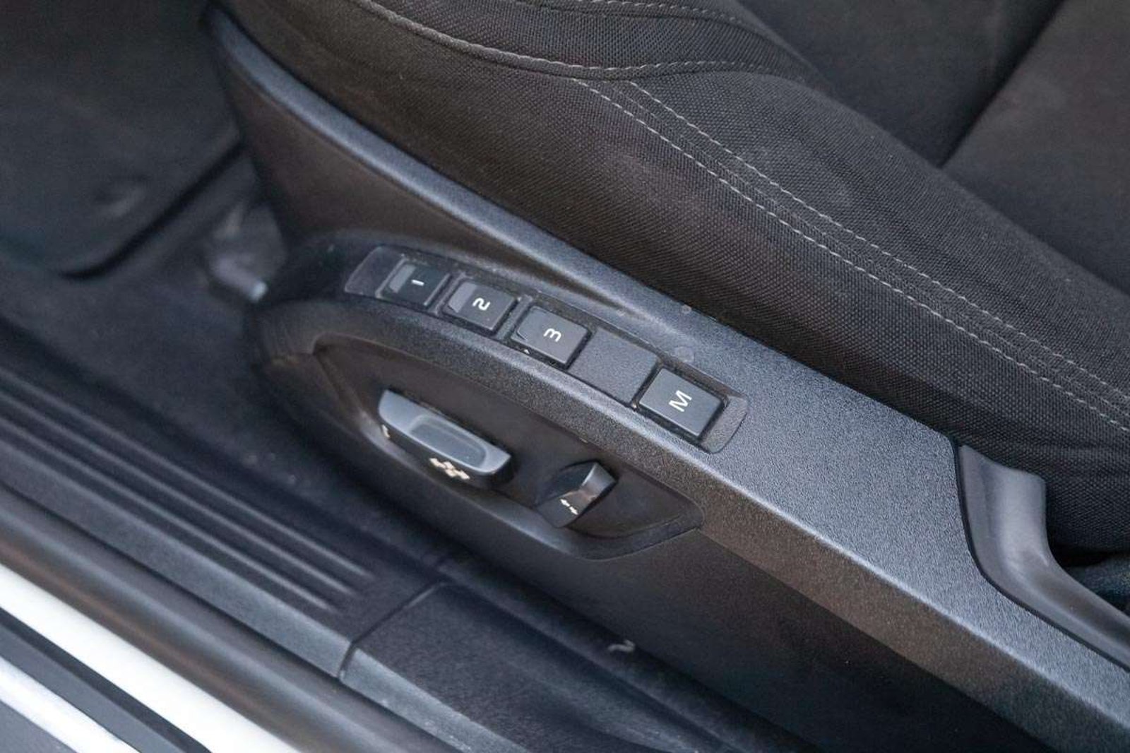 VOLVO V40 2019 - Imagen 16 de 18