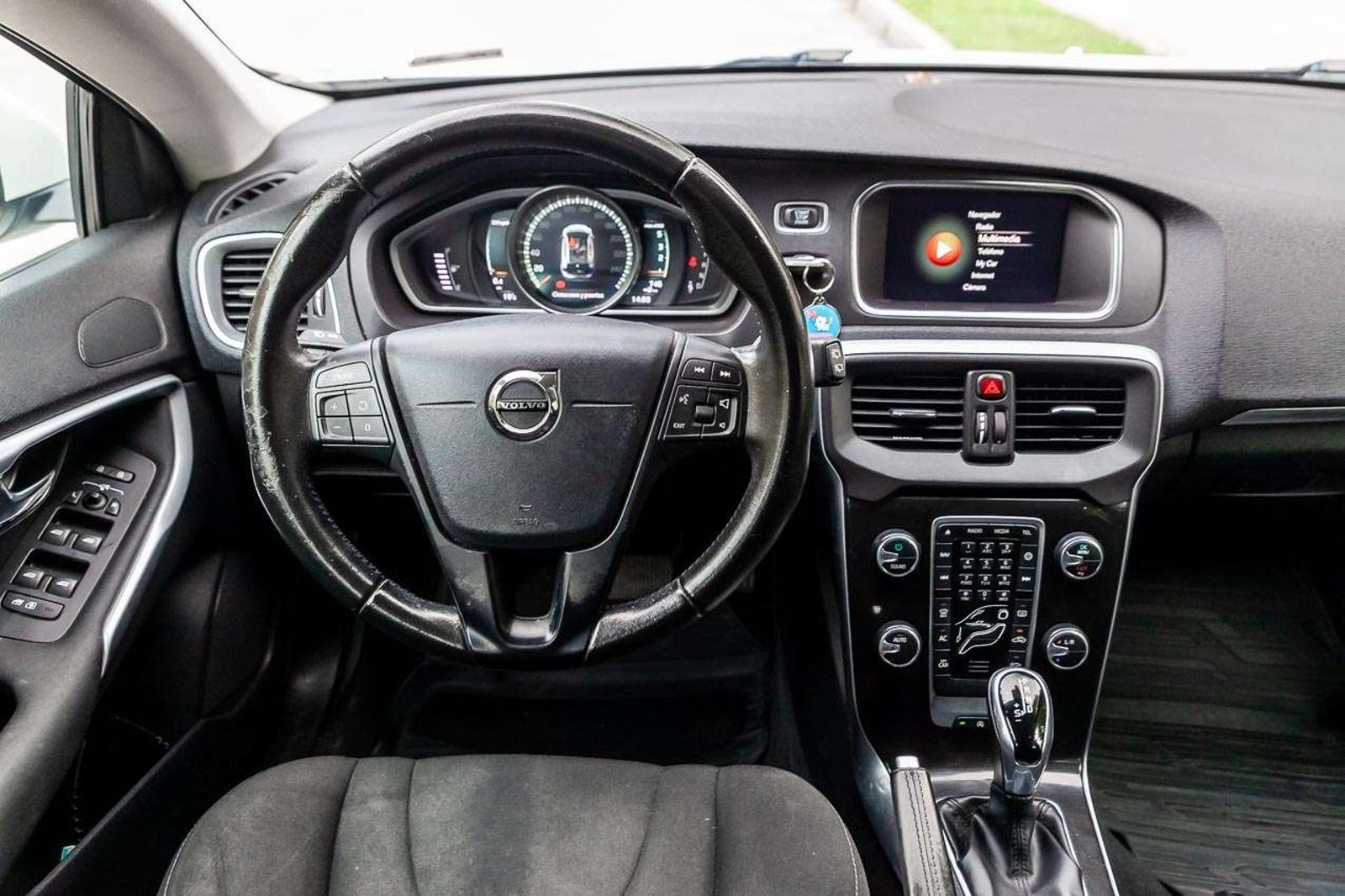 VOLVO V40 2019 - Imagen 19 de 19