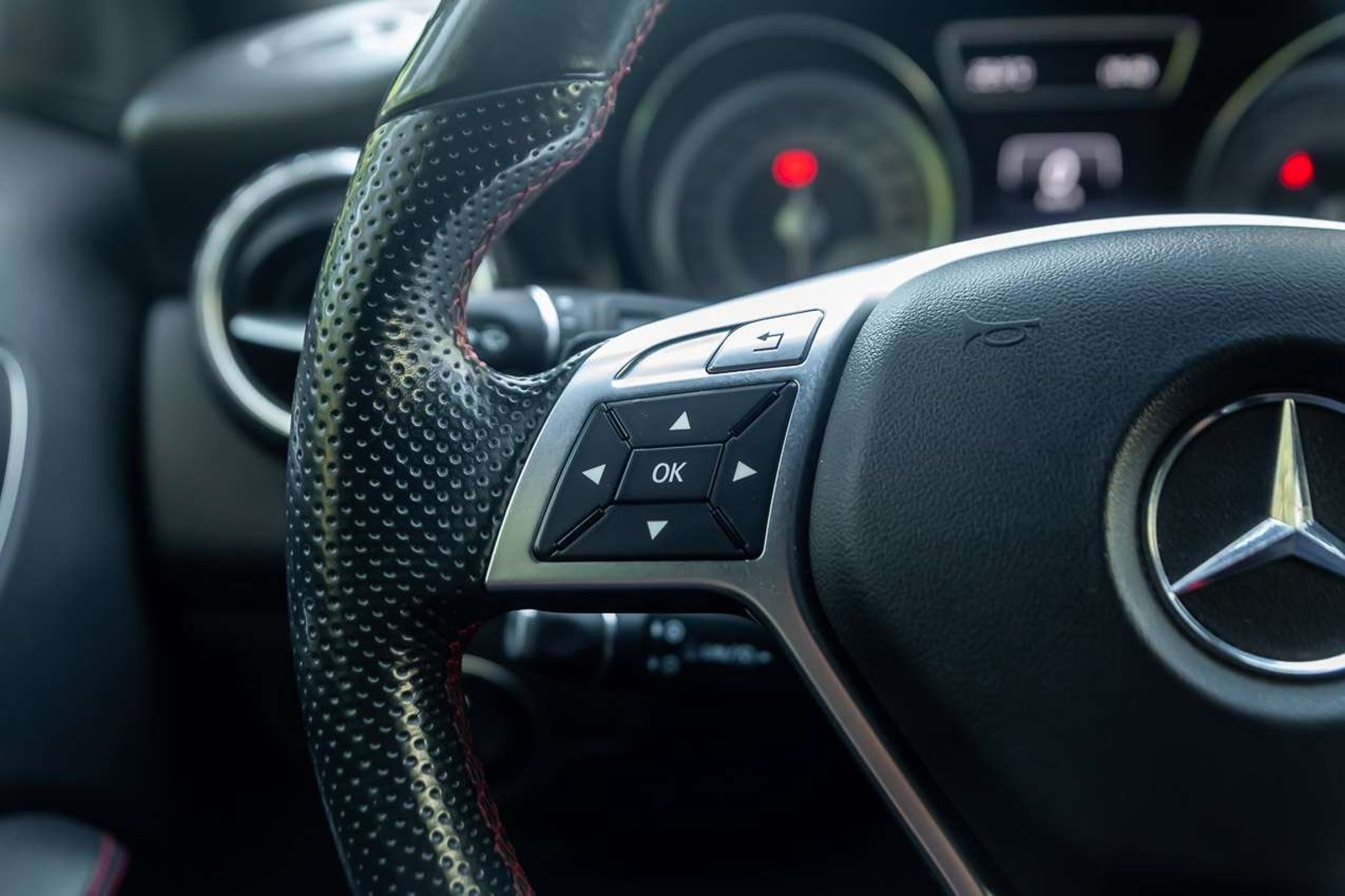 MERCEDES BENZ GLA 220 2016 - Imagen 8 de 16