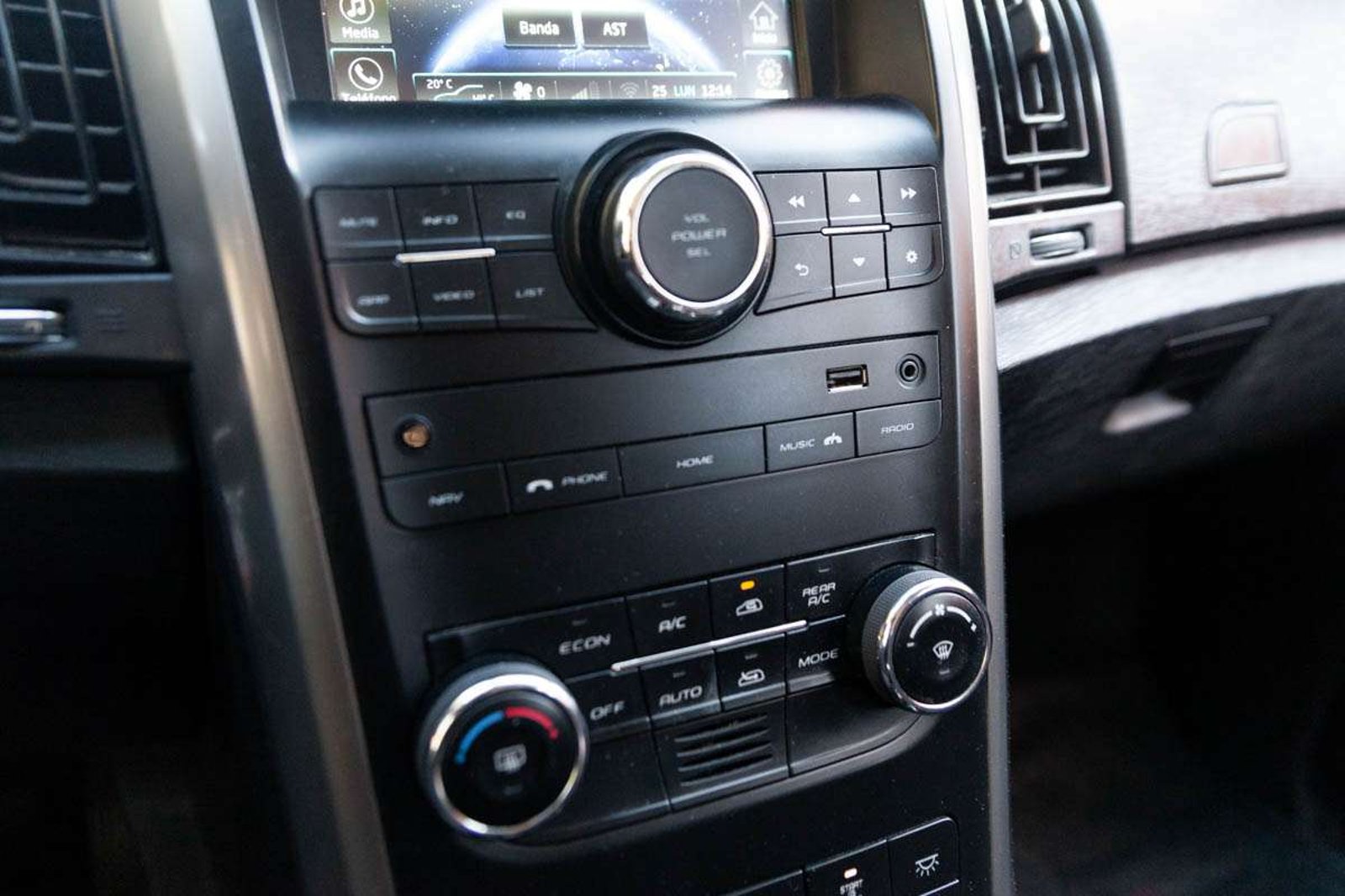 MAHINDRA XUV500 2023 - Imagen 12 de 17