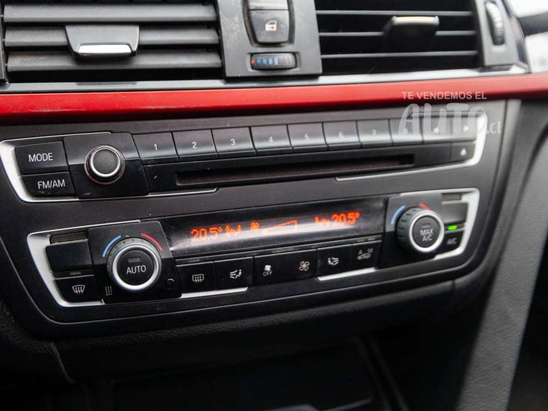BMW 320I 2013 - Imagen 14 de 19